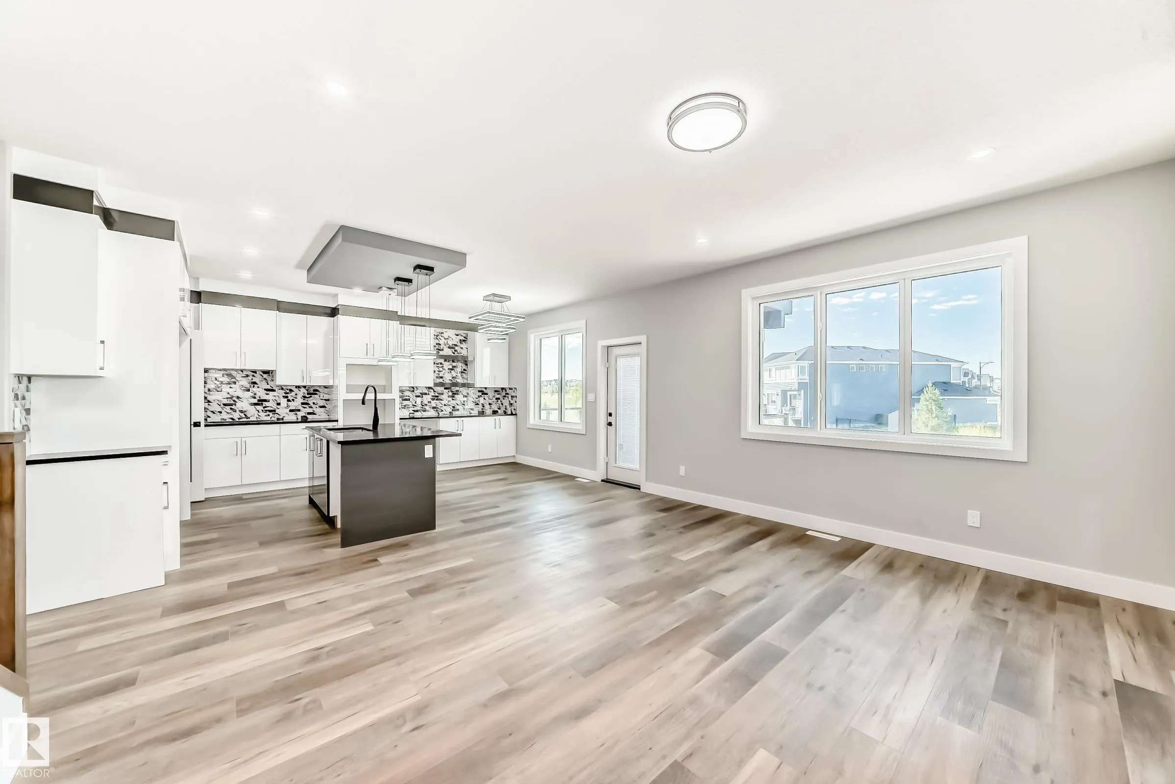 128 EDGEWATER Circle