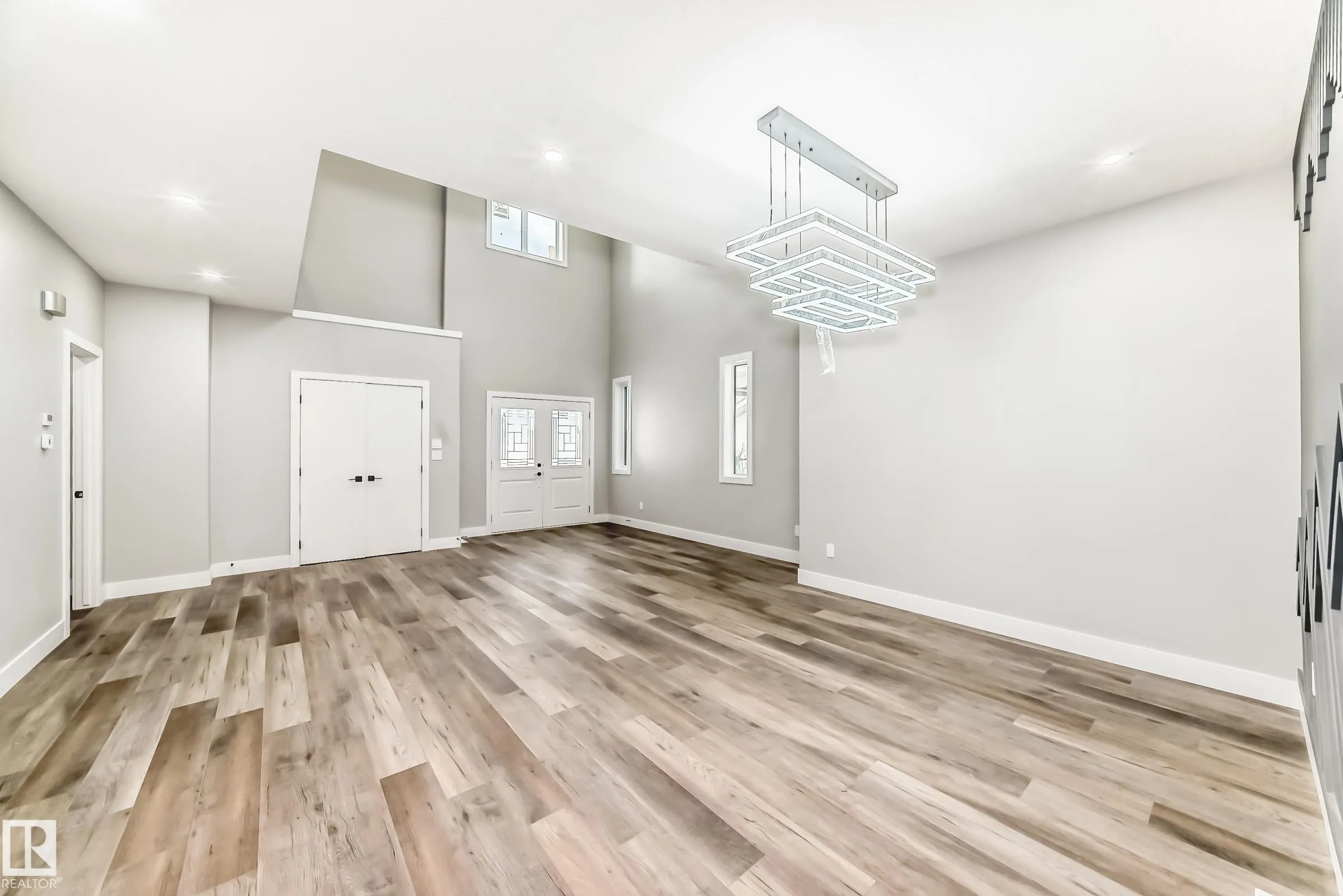128 EDGEWATER Circle