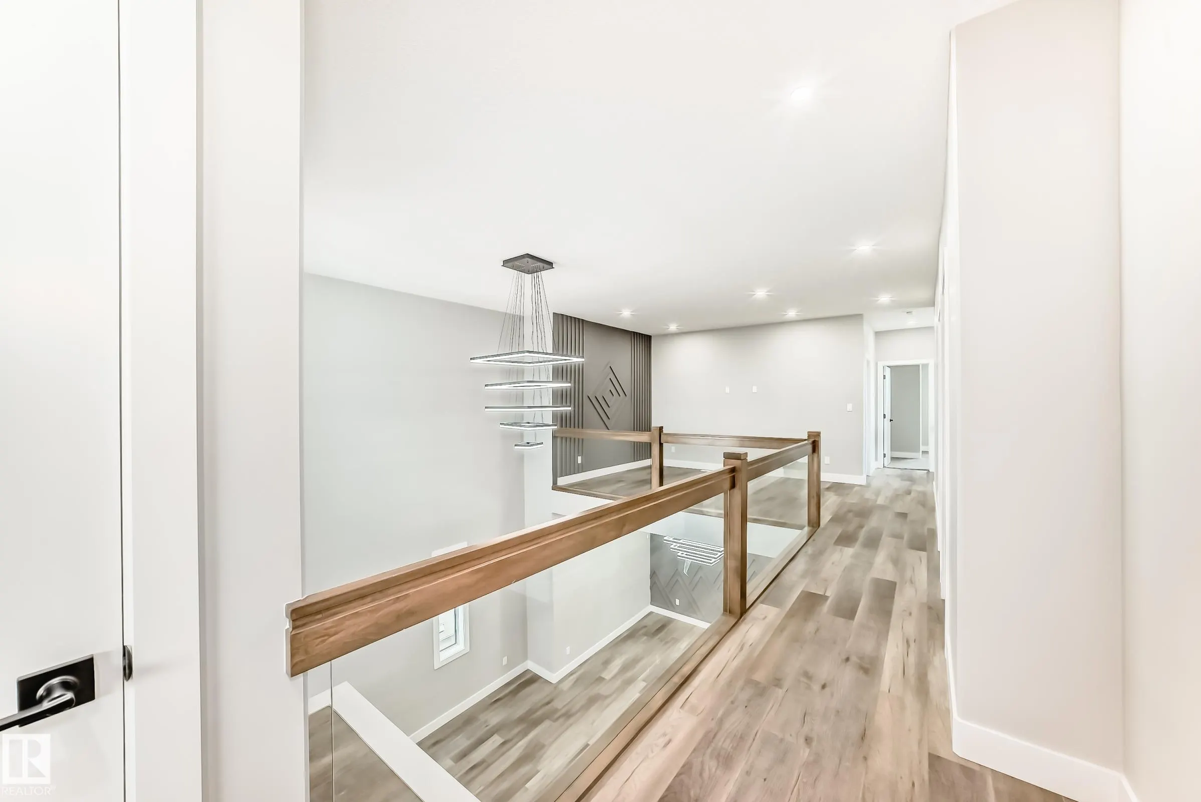 128 EDGEWATER Circle