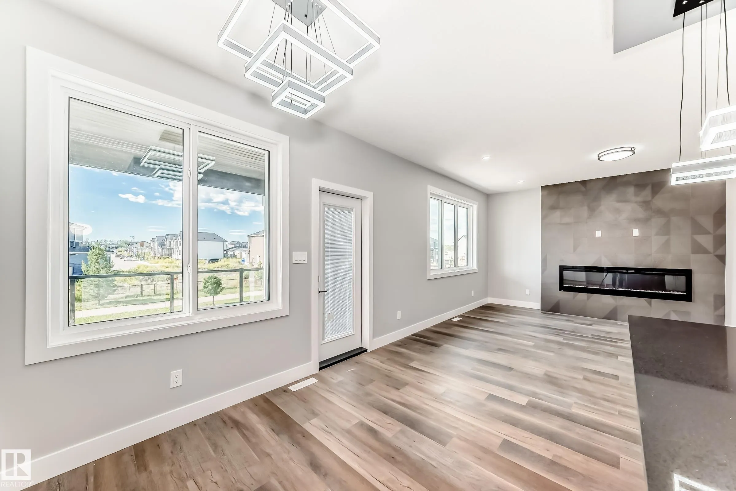 128 EDGEWATER Circle