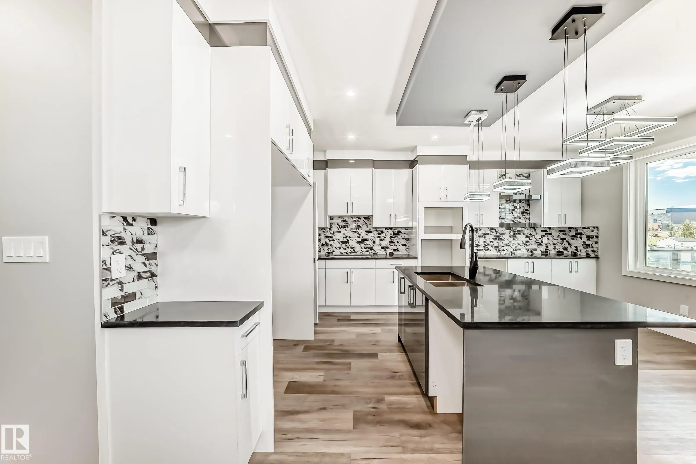 128 EDGEWATER Circle