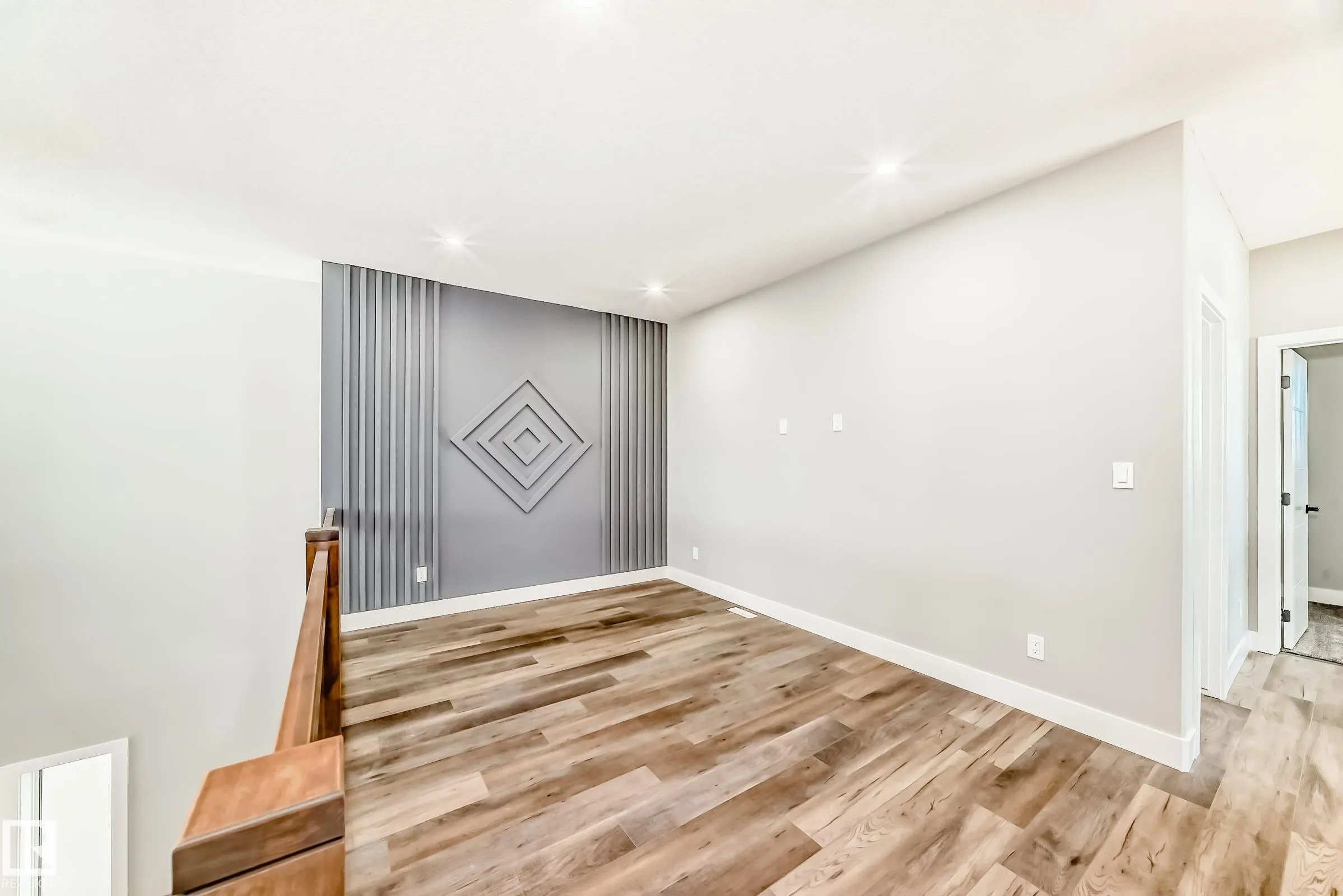 128 EDGEWATER Circle
