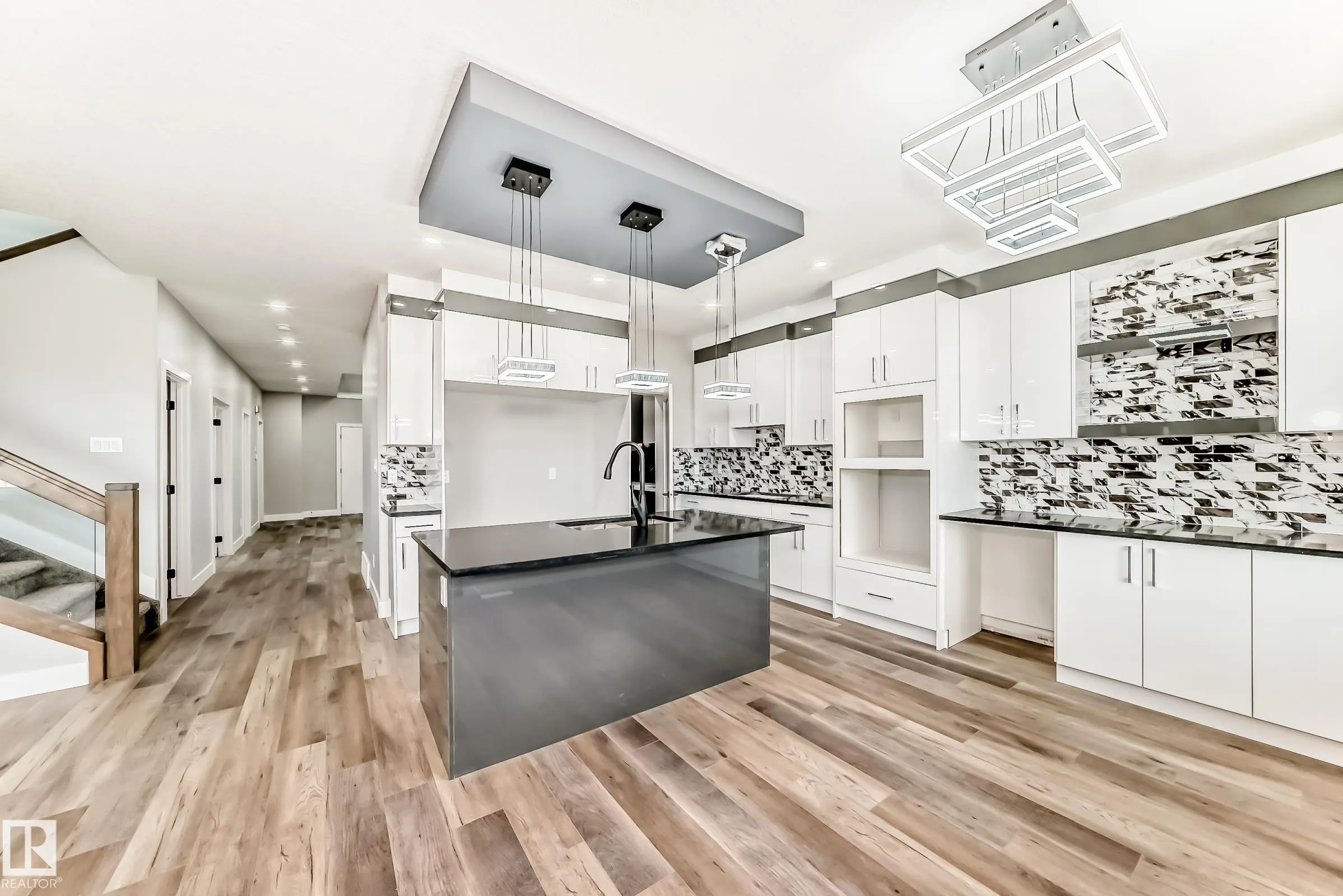128 EDGEWATER Circle