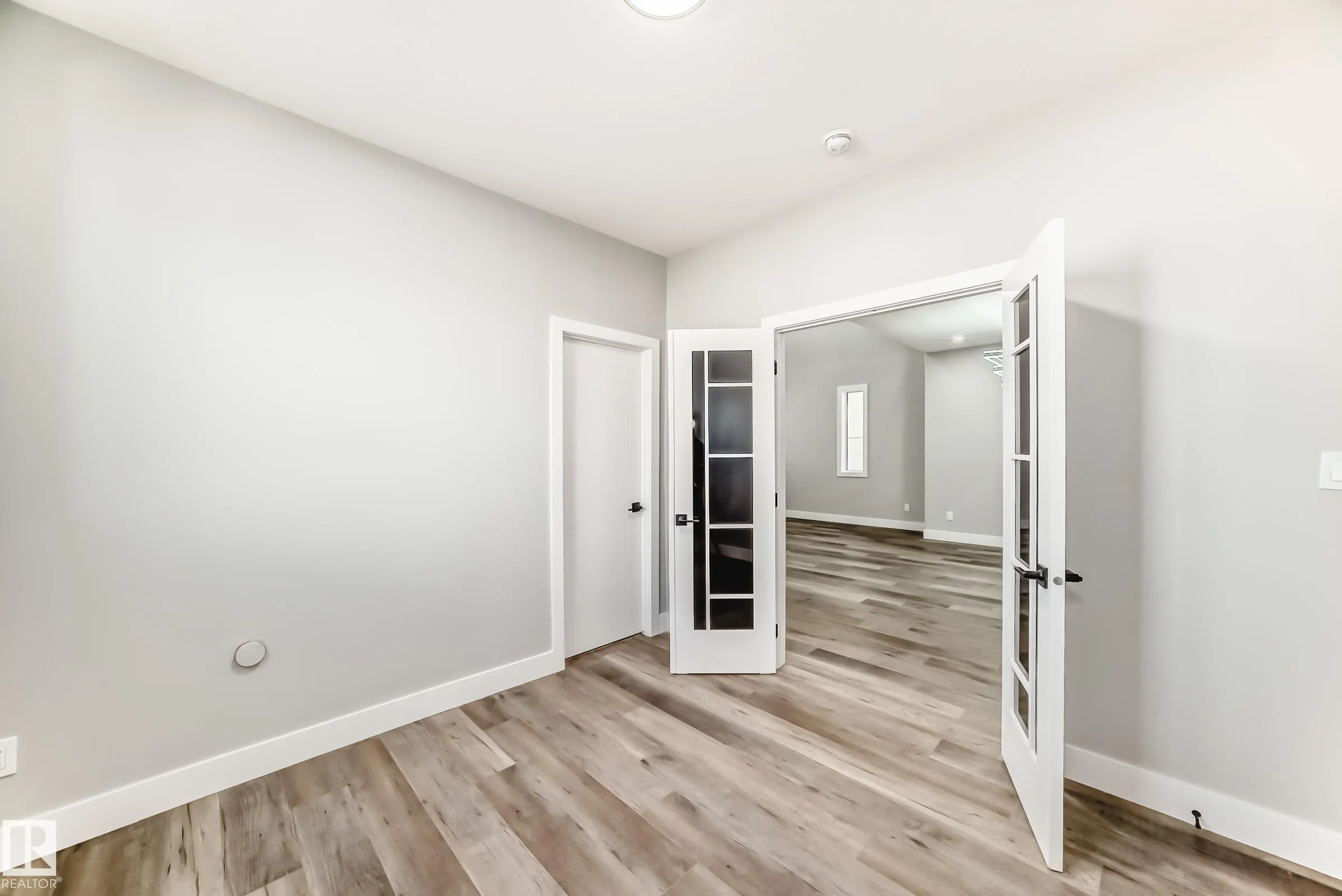 128 EDGEWATER Circle