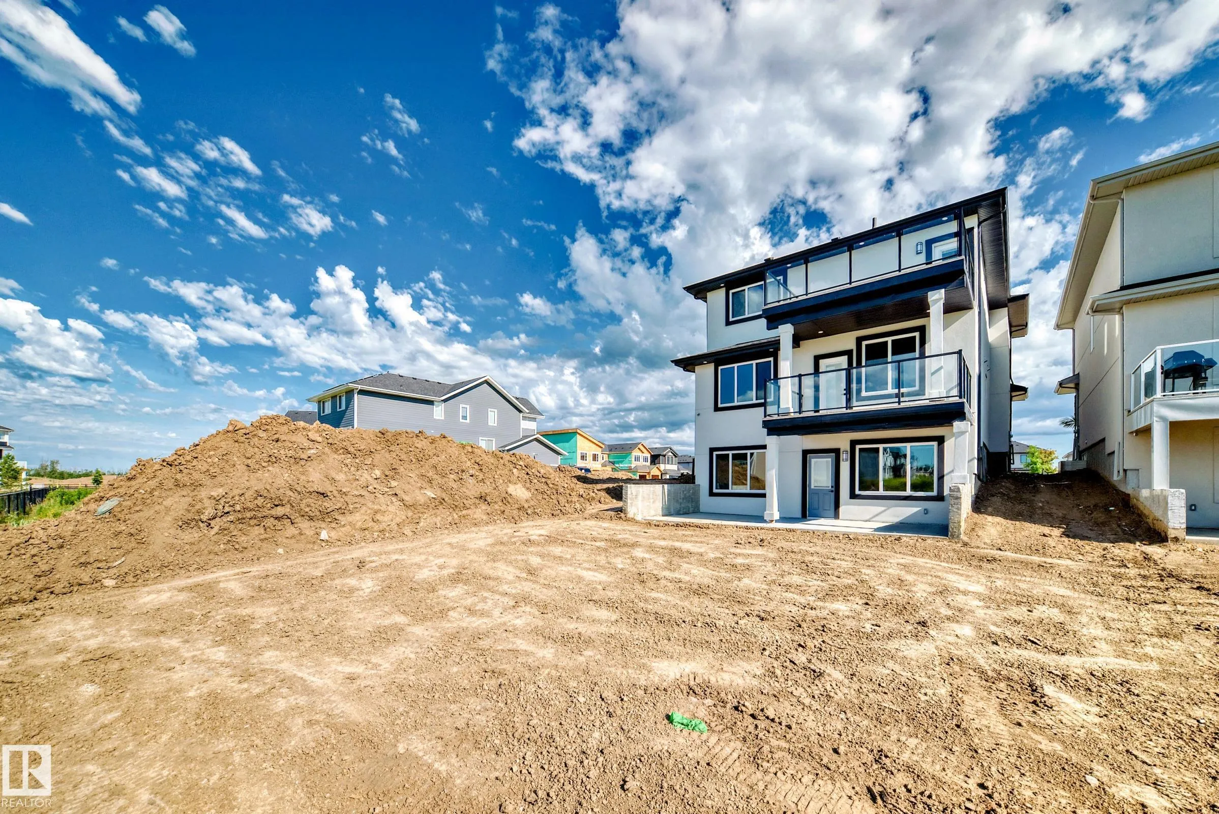 128 EDGEWATER Circle