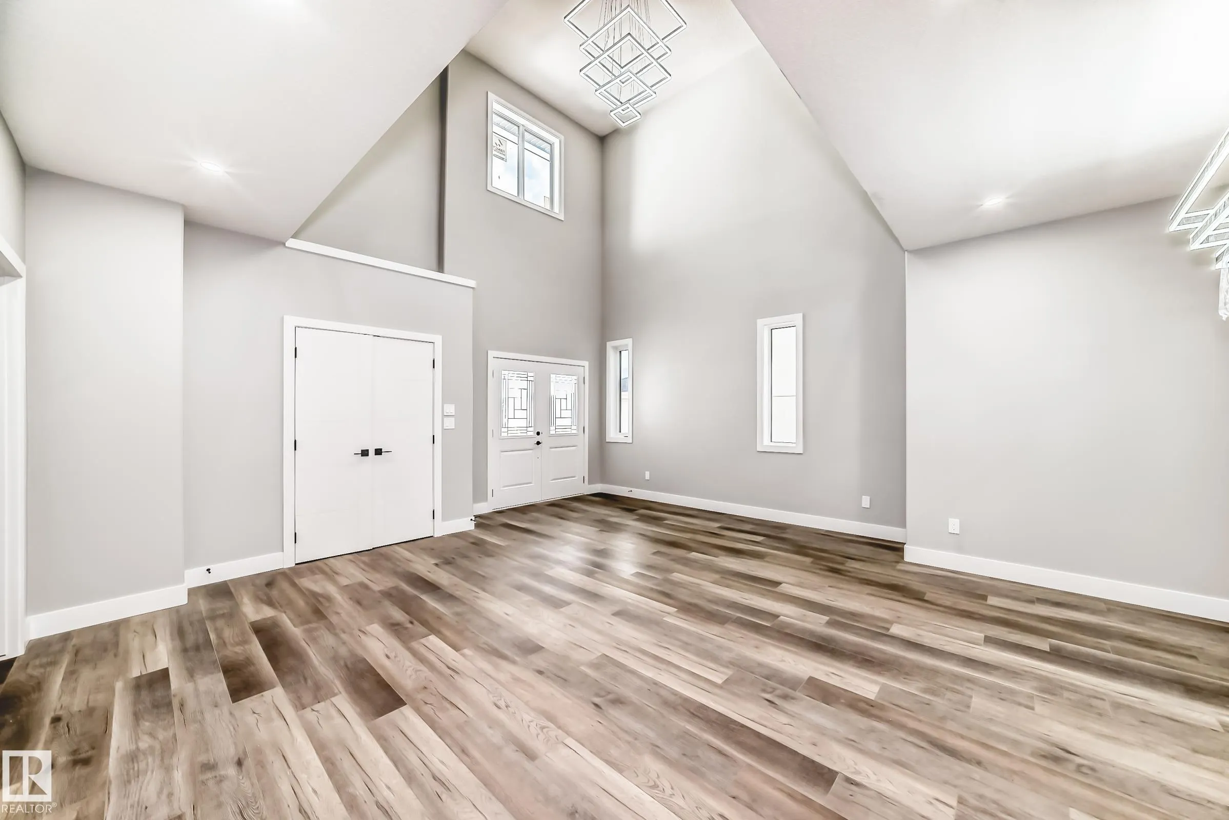 128 EDGEWATER Circle