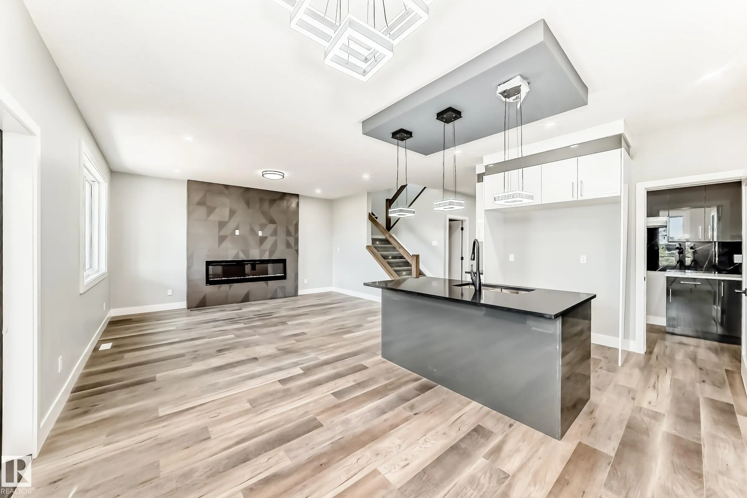 128 EDGEWATER Circle