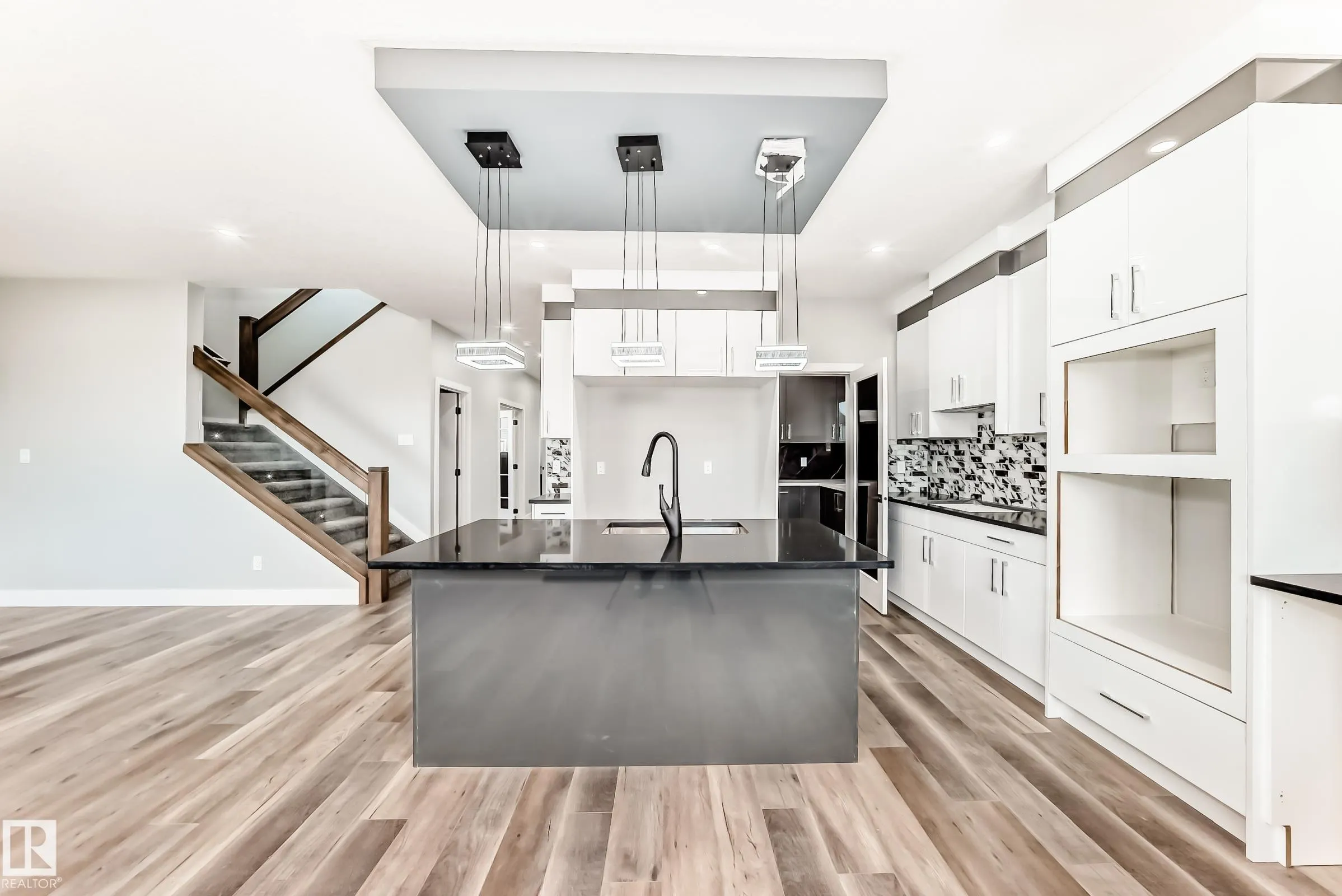 128 EDGEWATER Circle