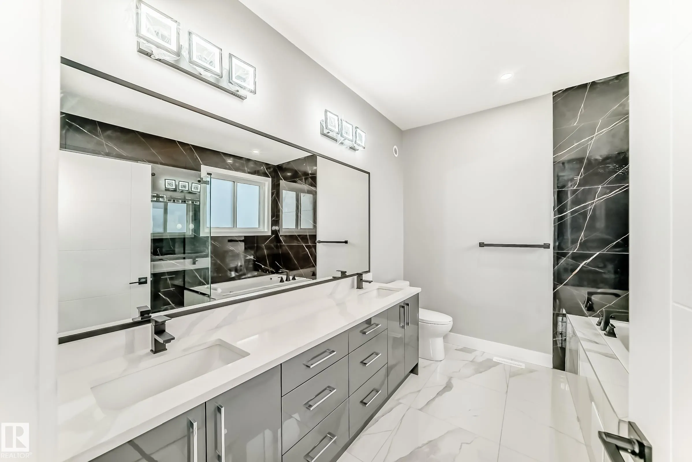 128 EDGEWATER Circle
