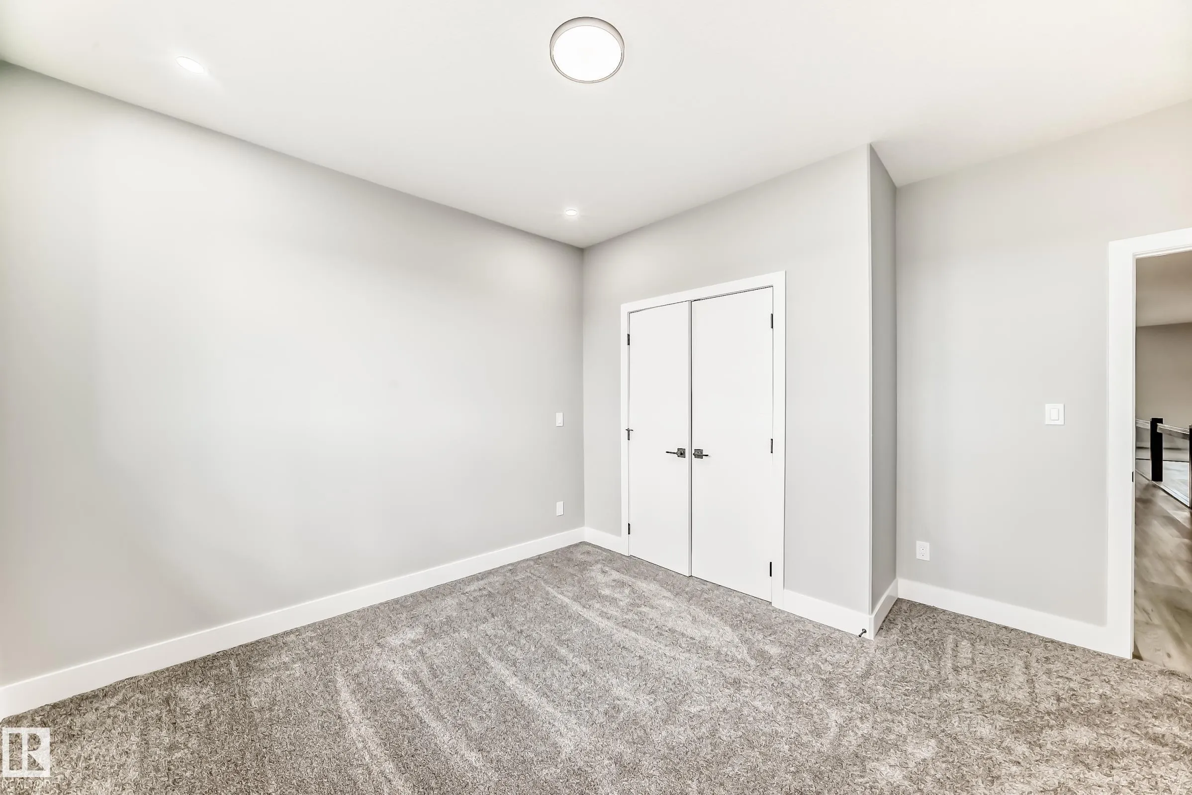 128 EDGEWATER Circle