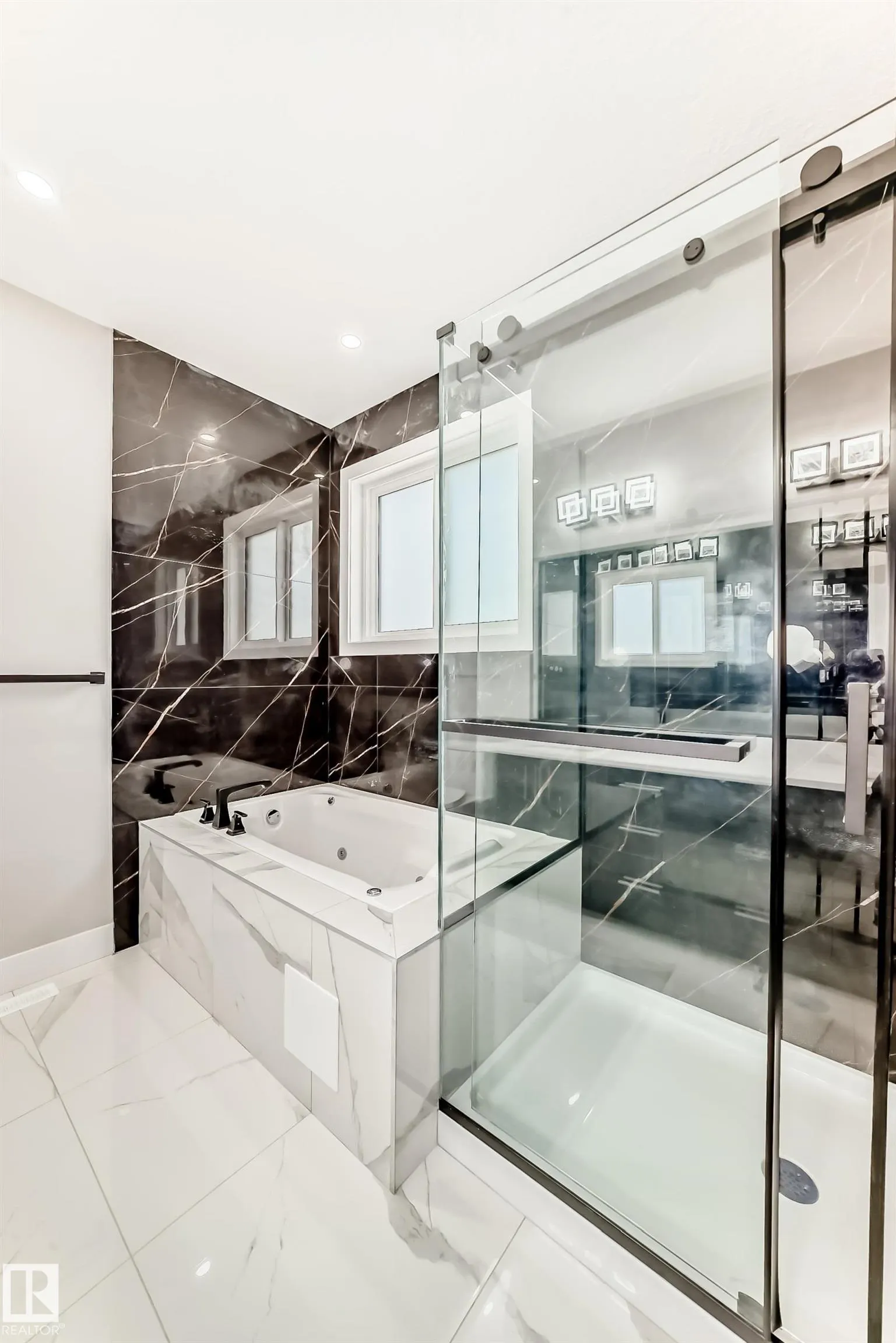 128 EDGEWATER Circle