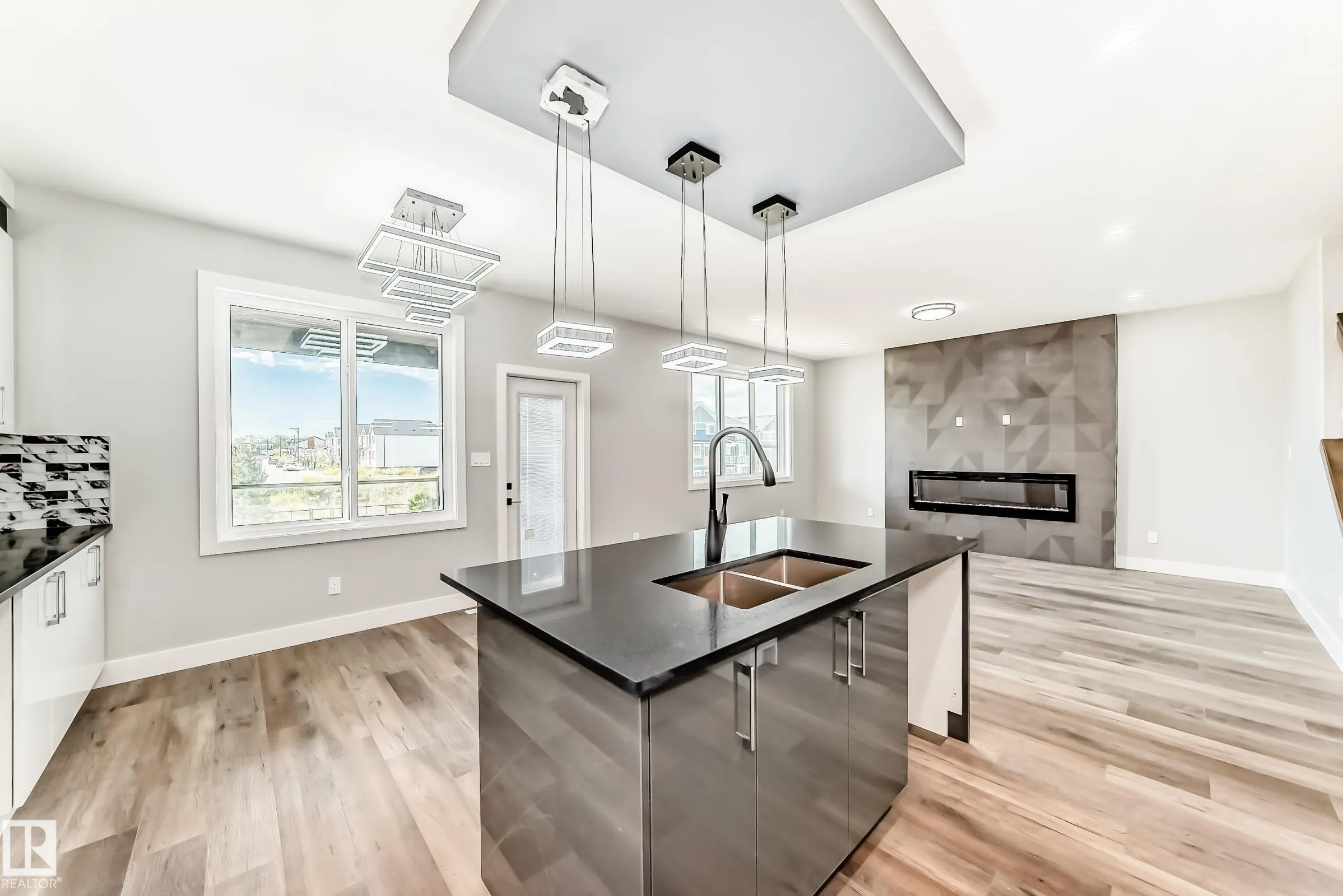 128 EDGEWATER Circle