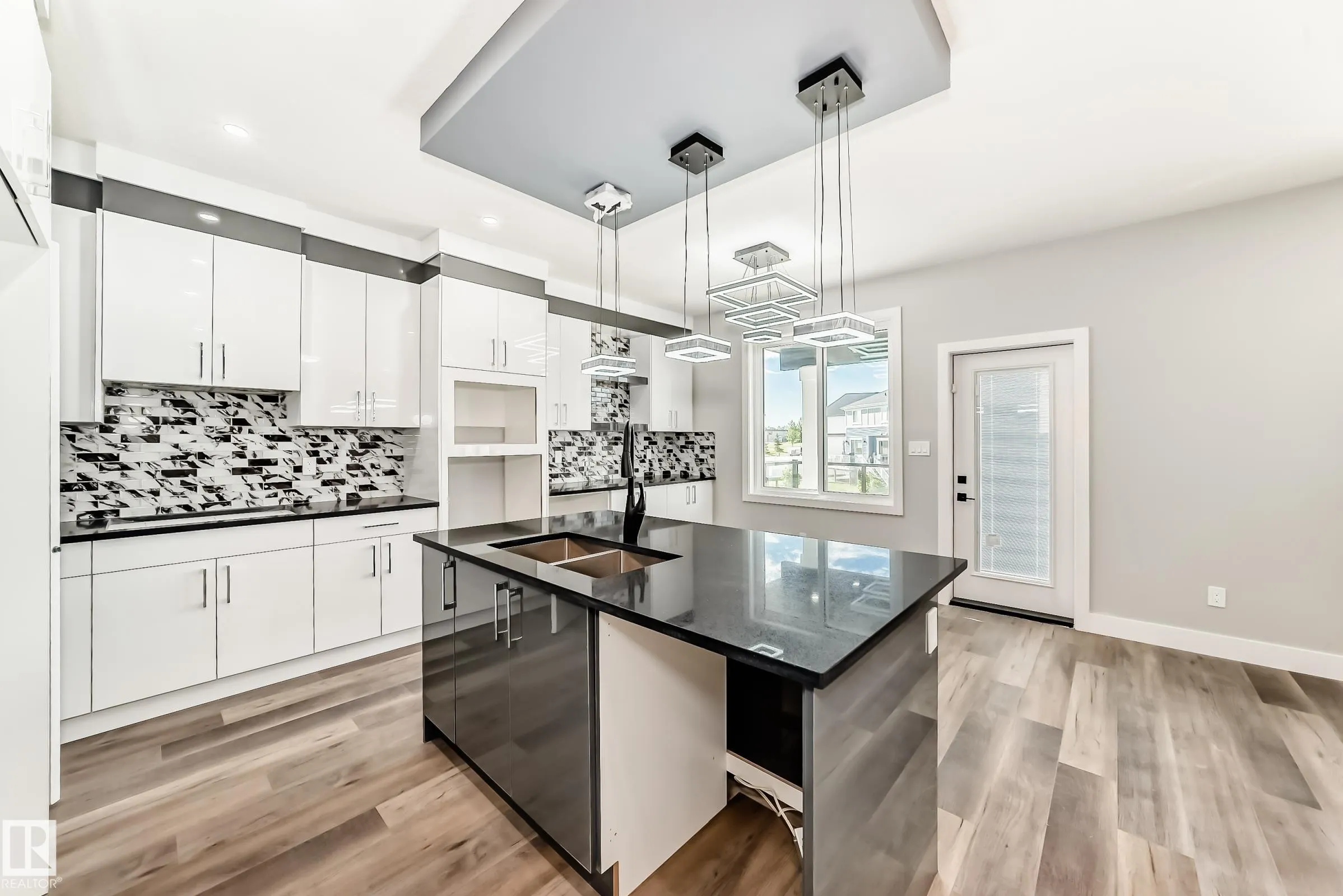 128 EDGEWATER Circle