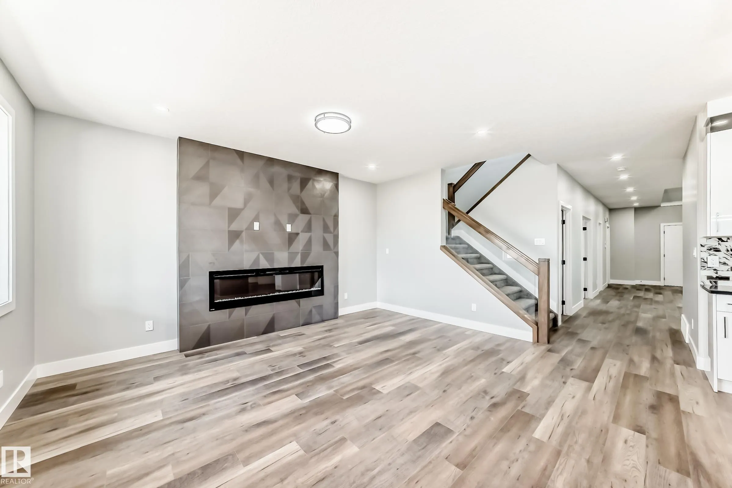 128 EDGEWATER Circle