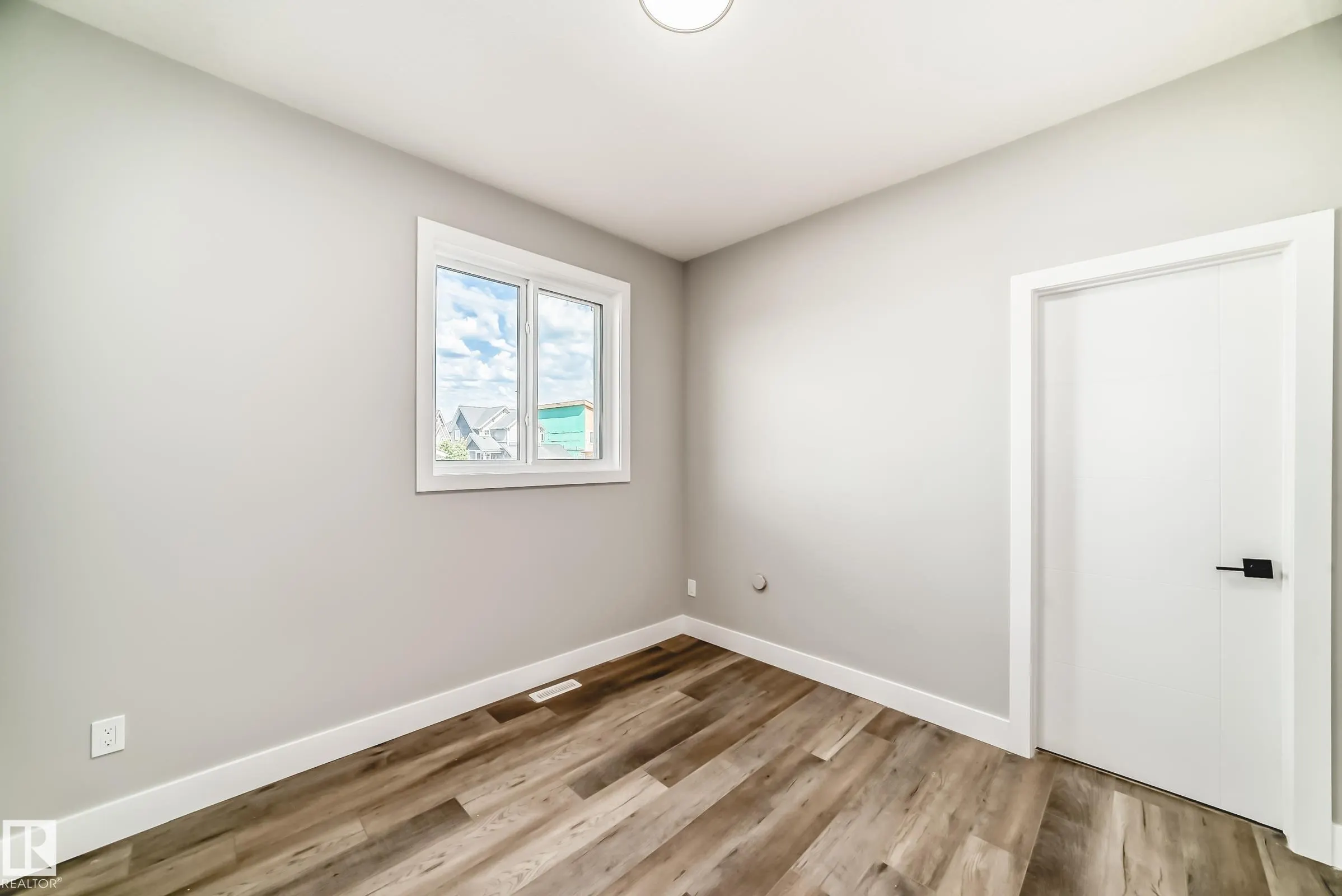 128 EDGEWATER Circle