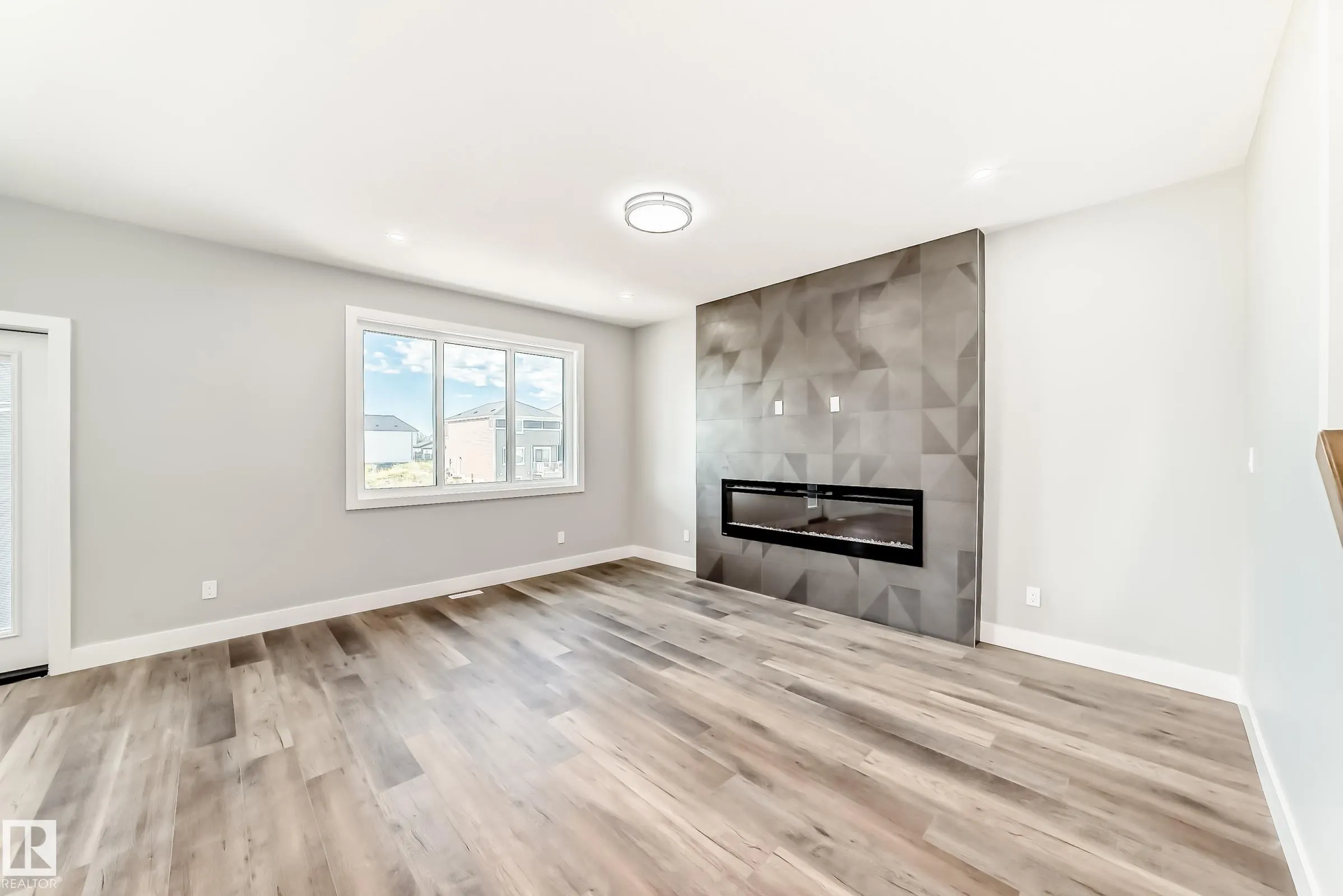 128 EDGEWATER Circle