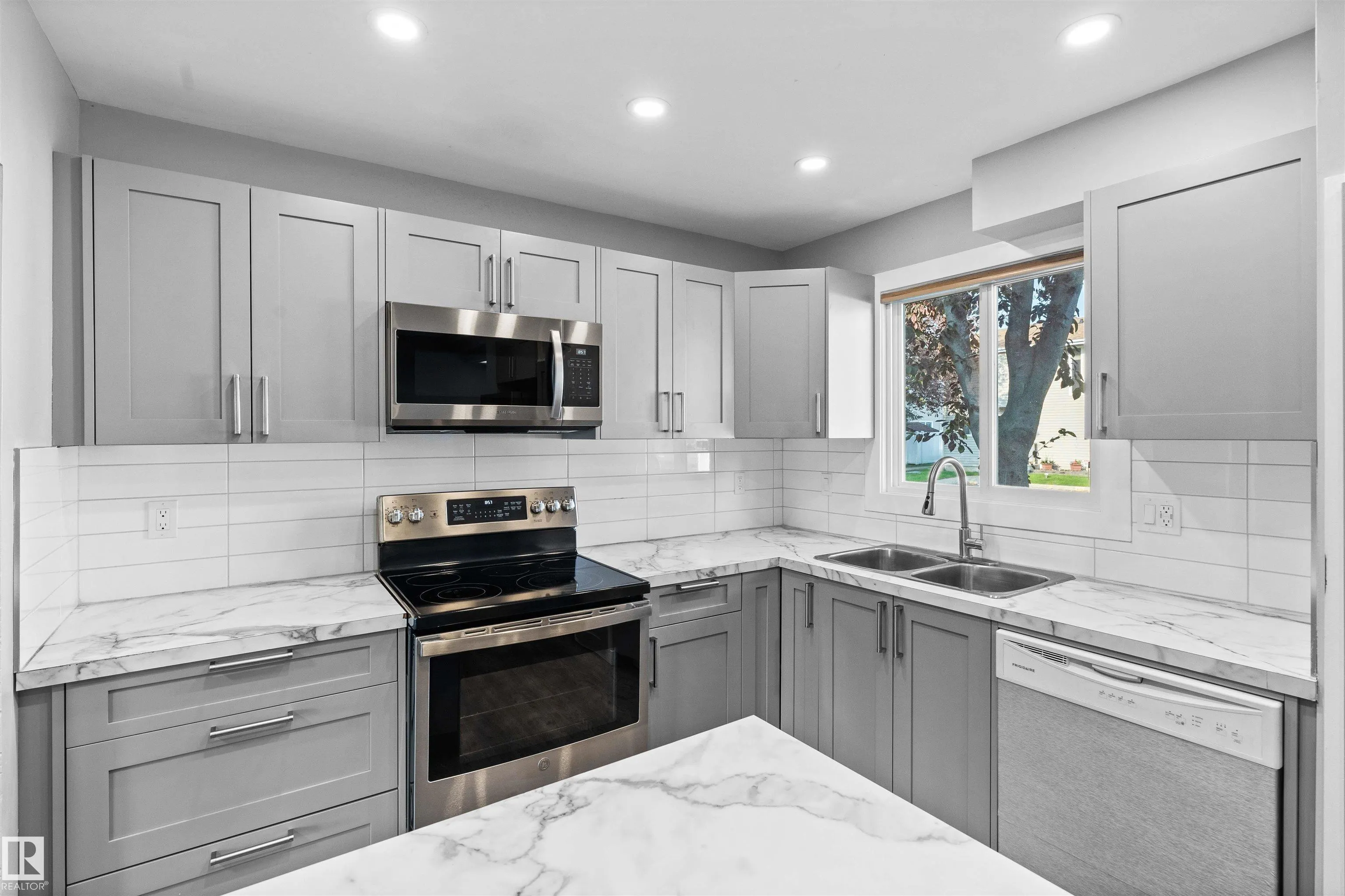 87 BROOKWOOD Drive