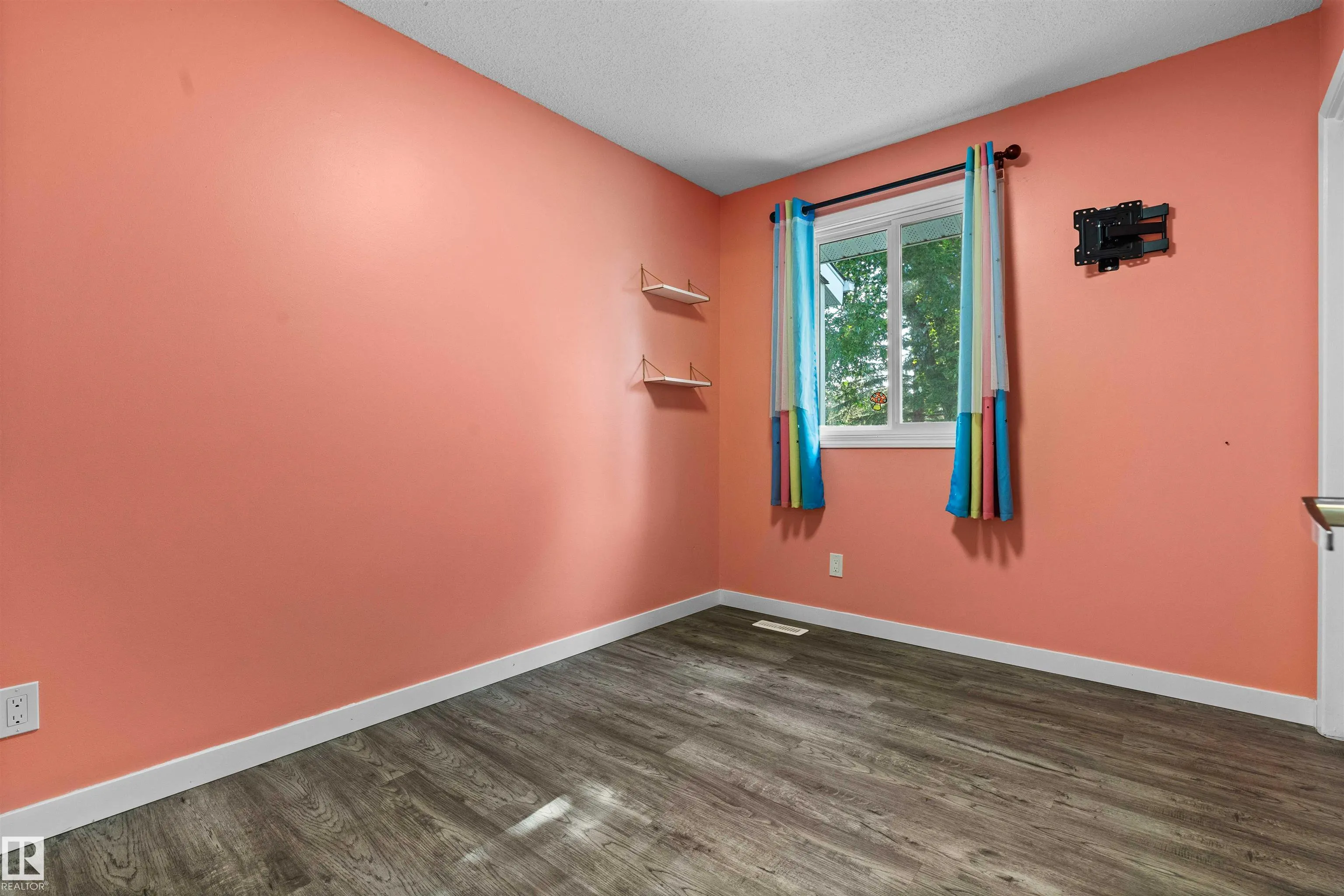 87 BROOKWOOD Drive