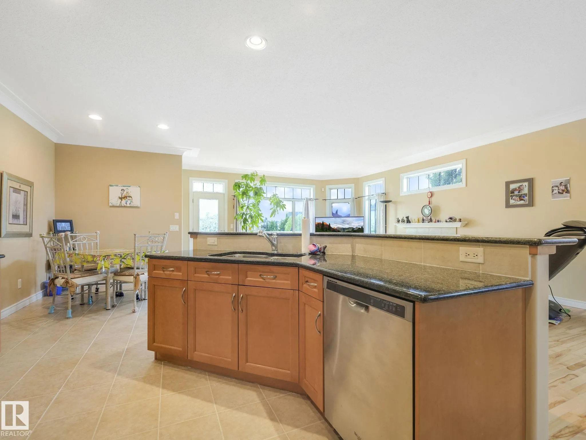 6604 Sandin Cove