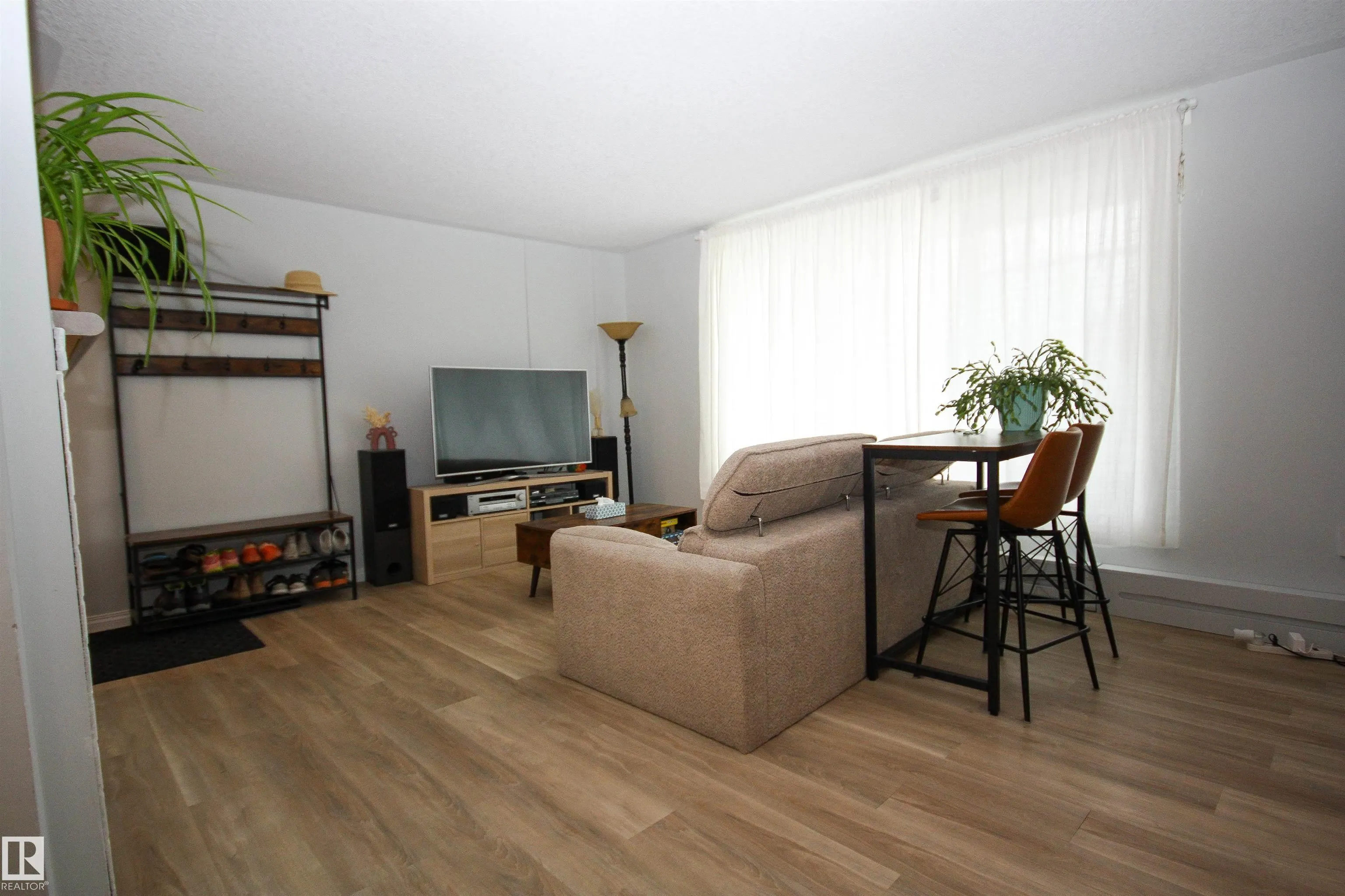 11008 124 Street