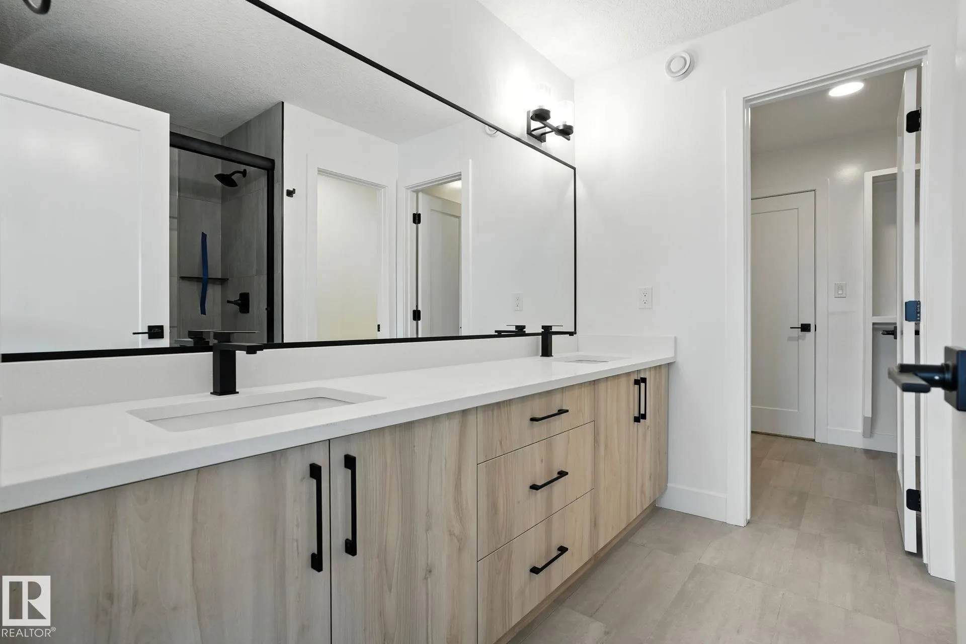 123 Hilton Cove
