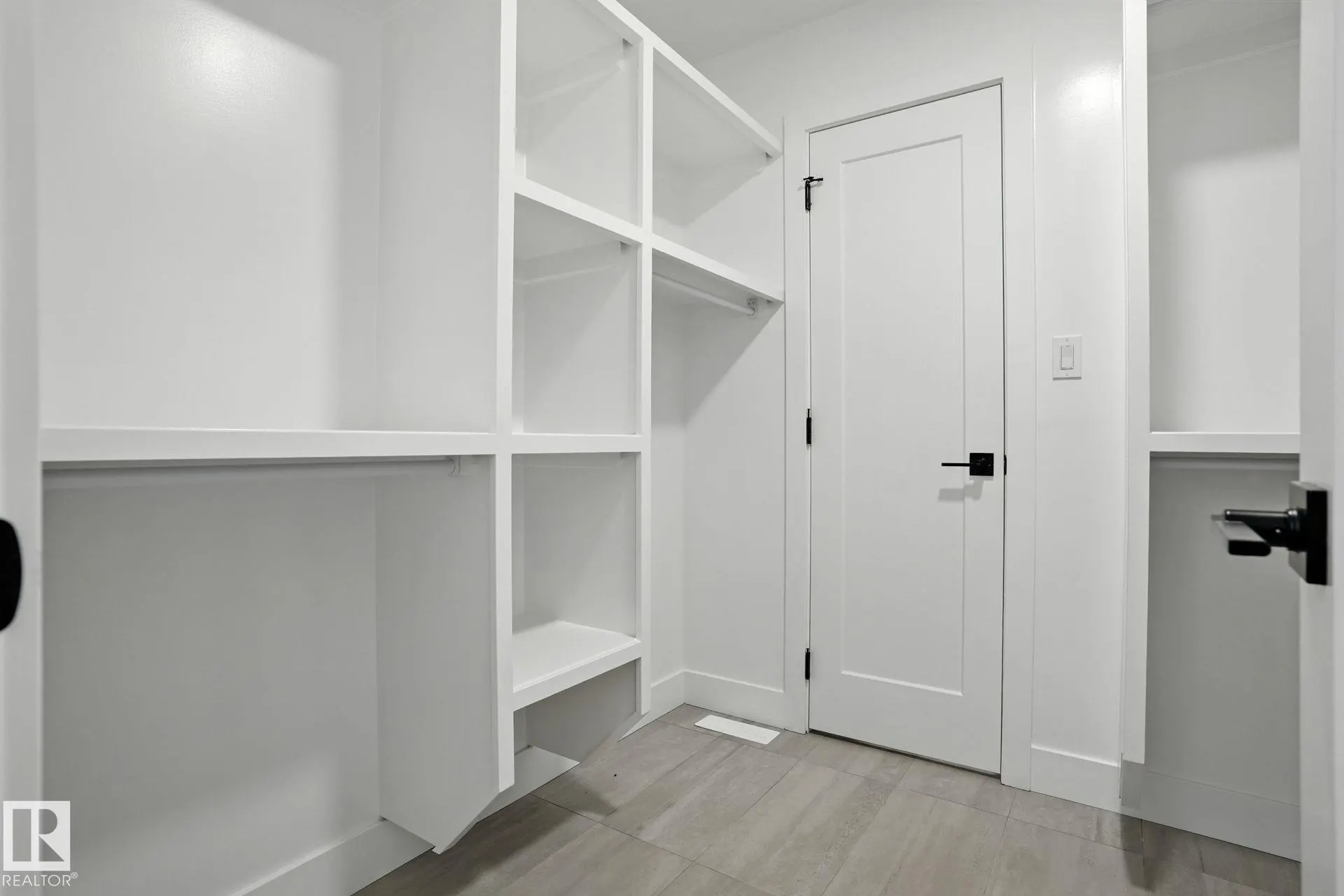 123 Hilton Cove