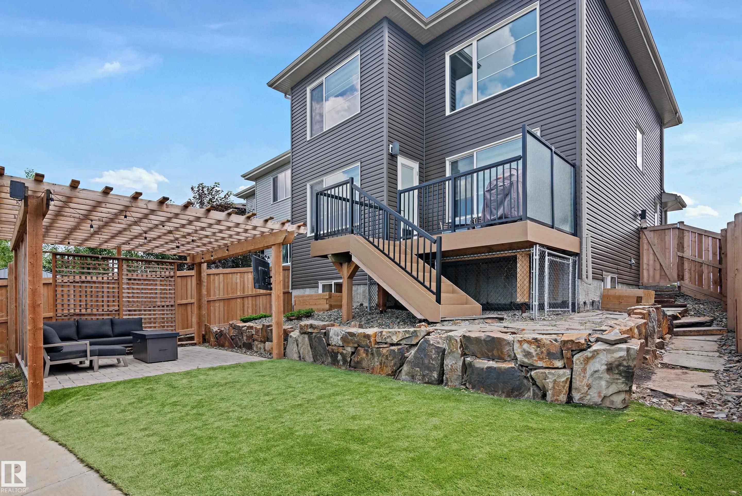 570 MEADOWVIEW Drive