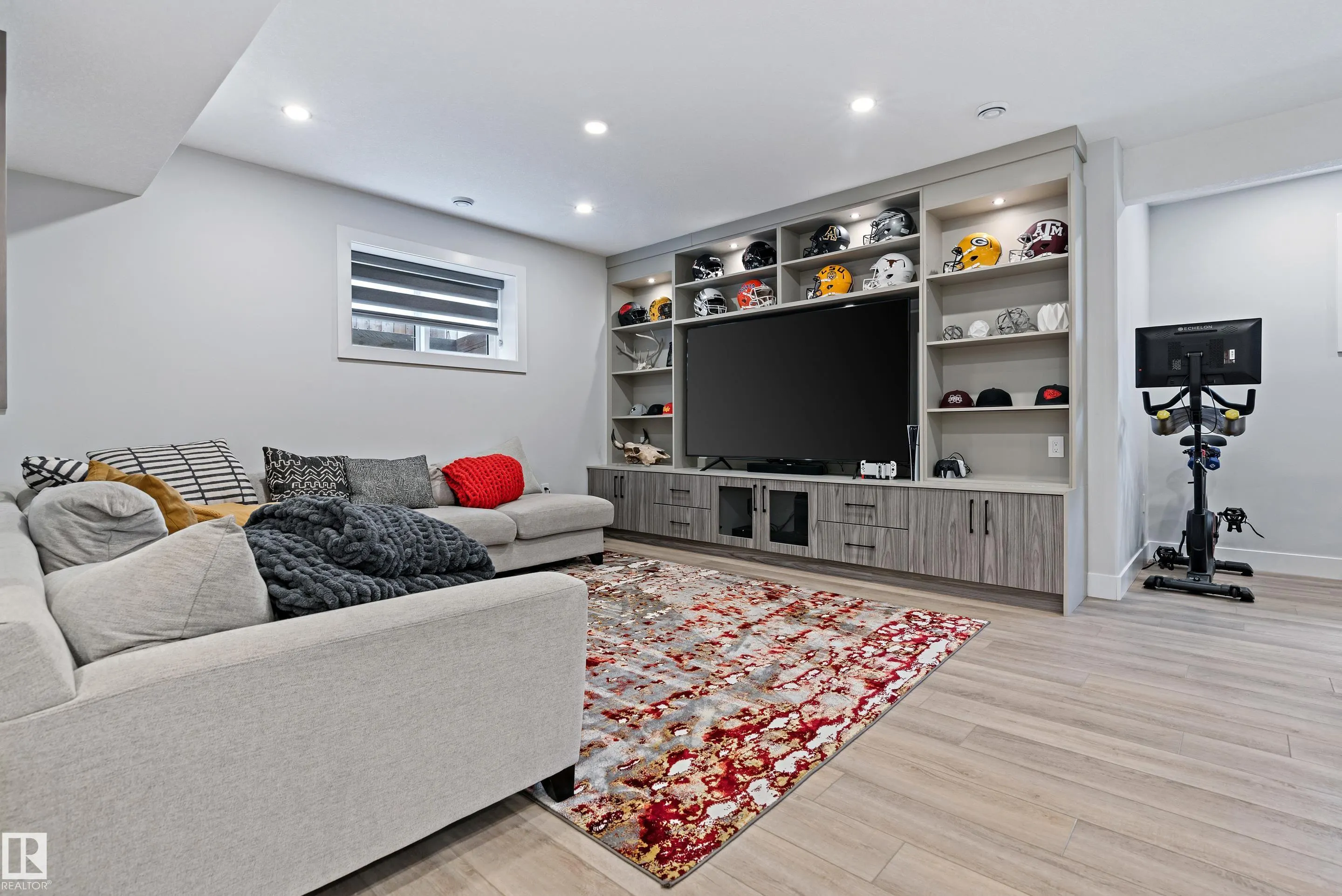 570 MEADOWVIEW Drive