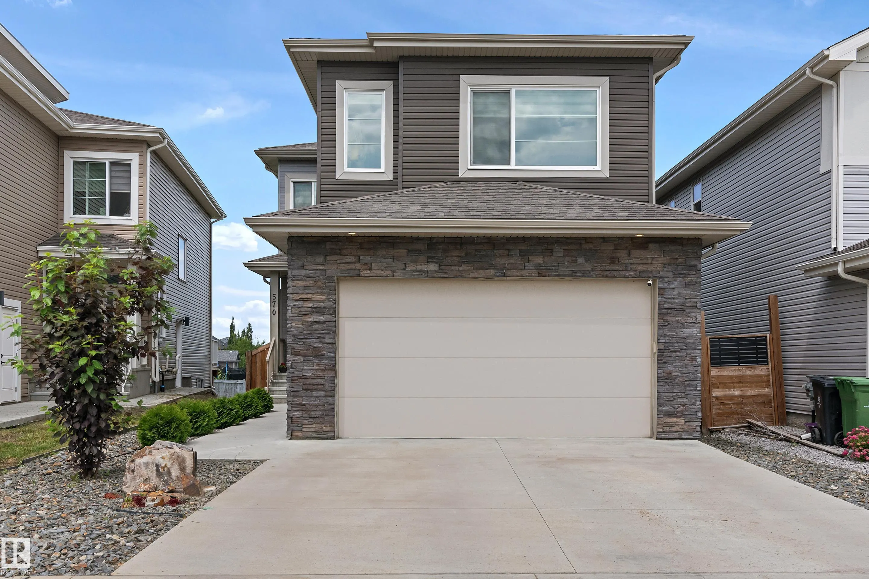 570 MEADOWVIEW Drive