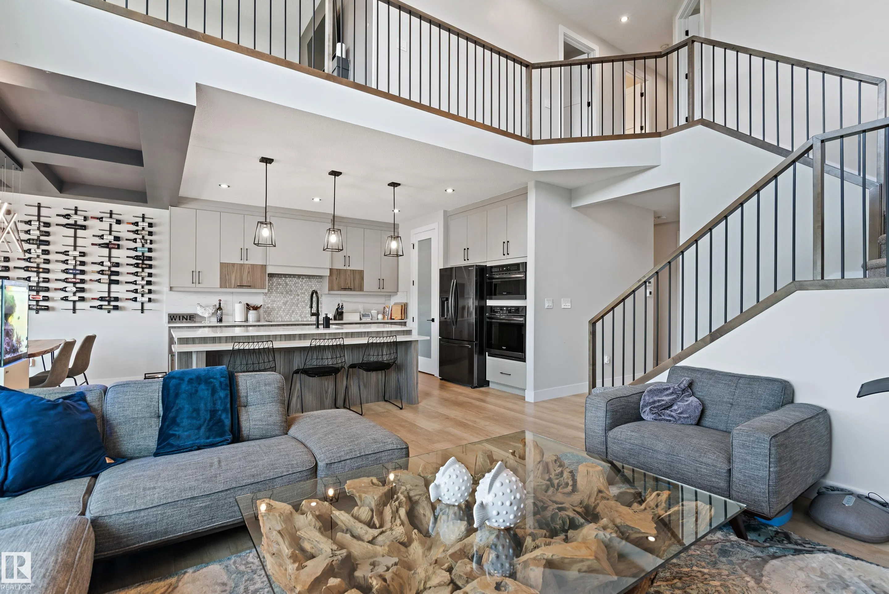 570 MEADOWVIEW Drive