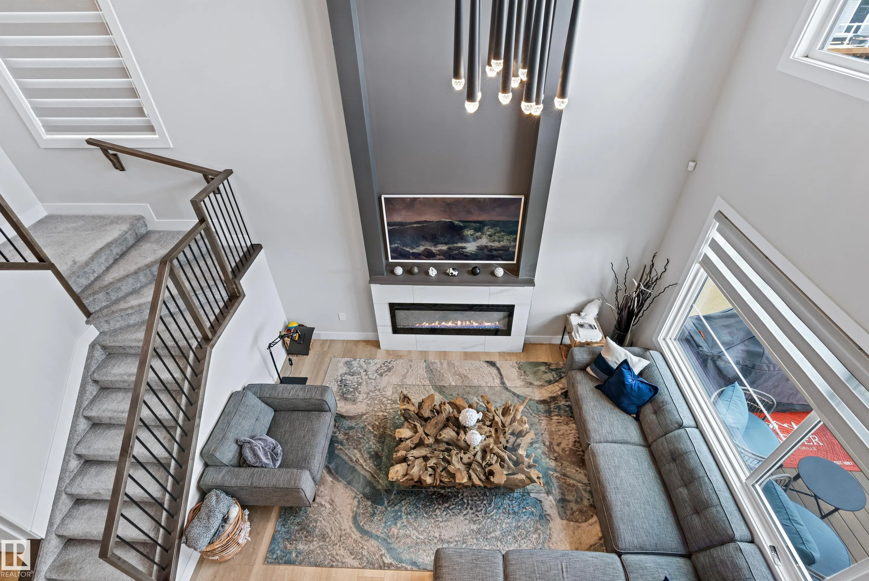 570 MEADOWVIEW Drive