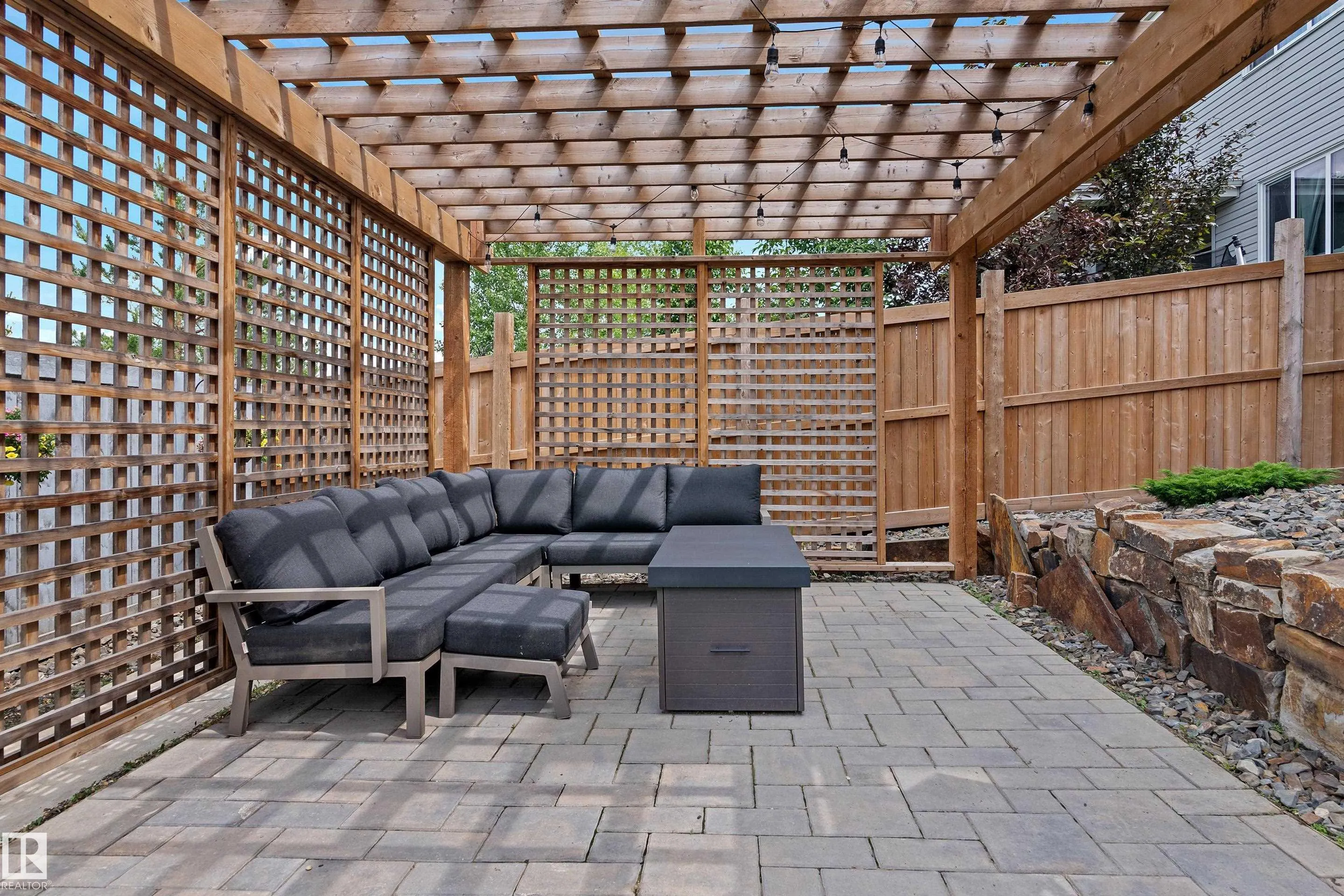 570 MEADOWVIEW Drive
