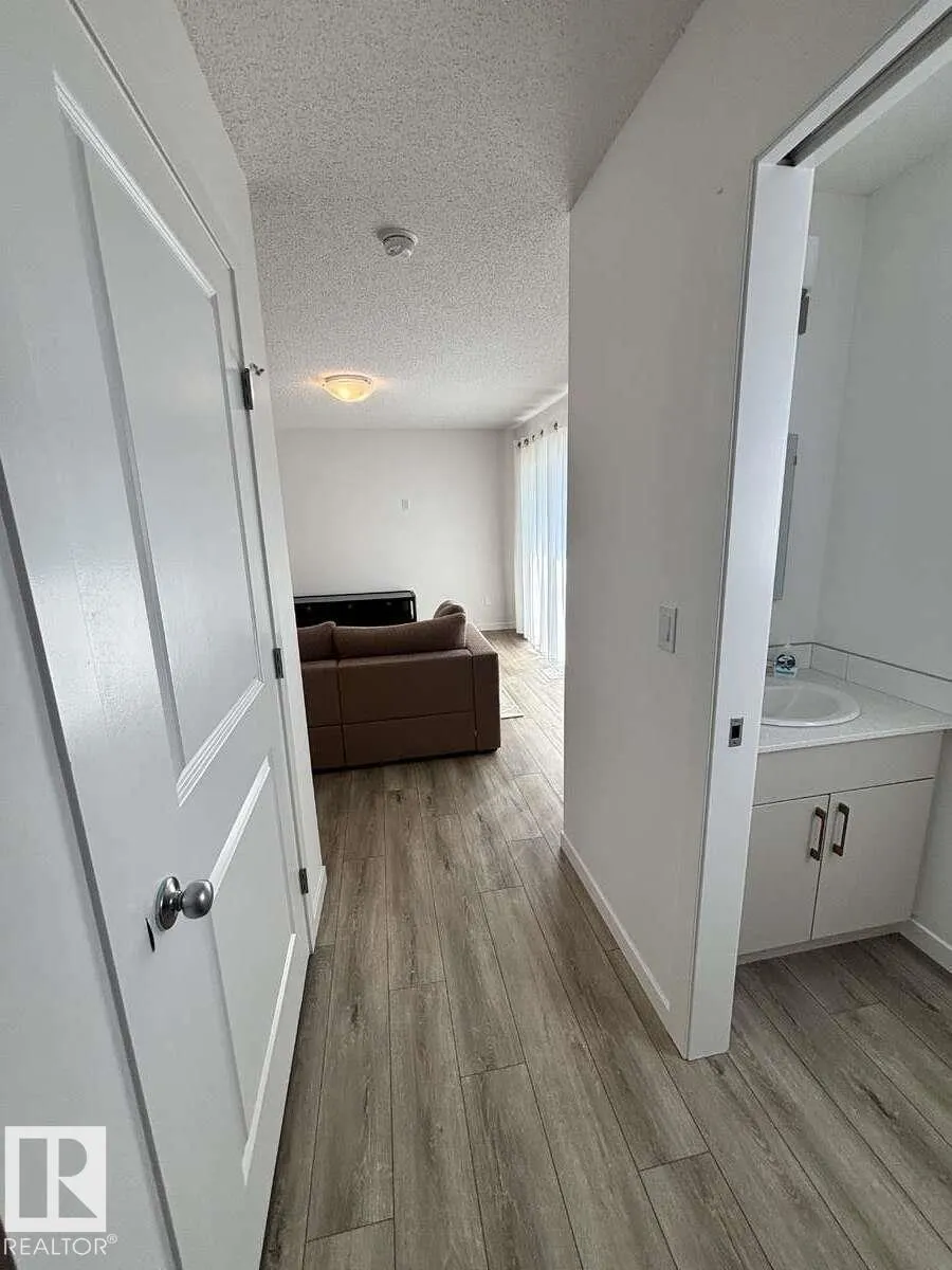 1025 Secord Promenade