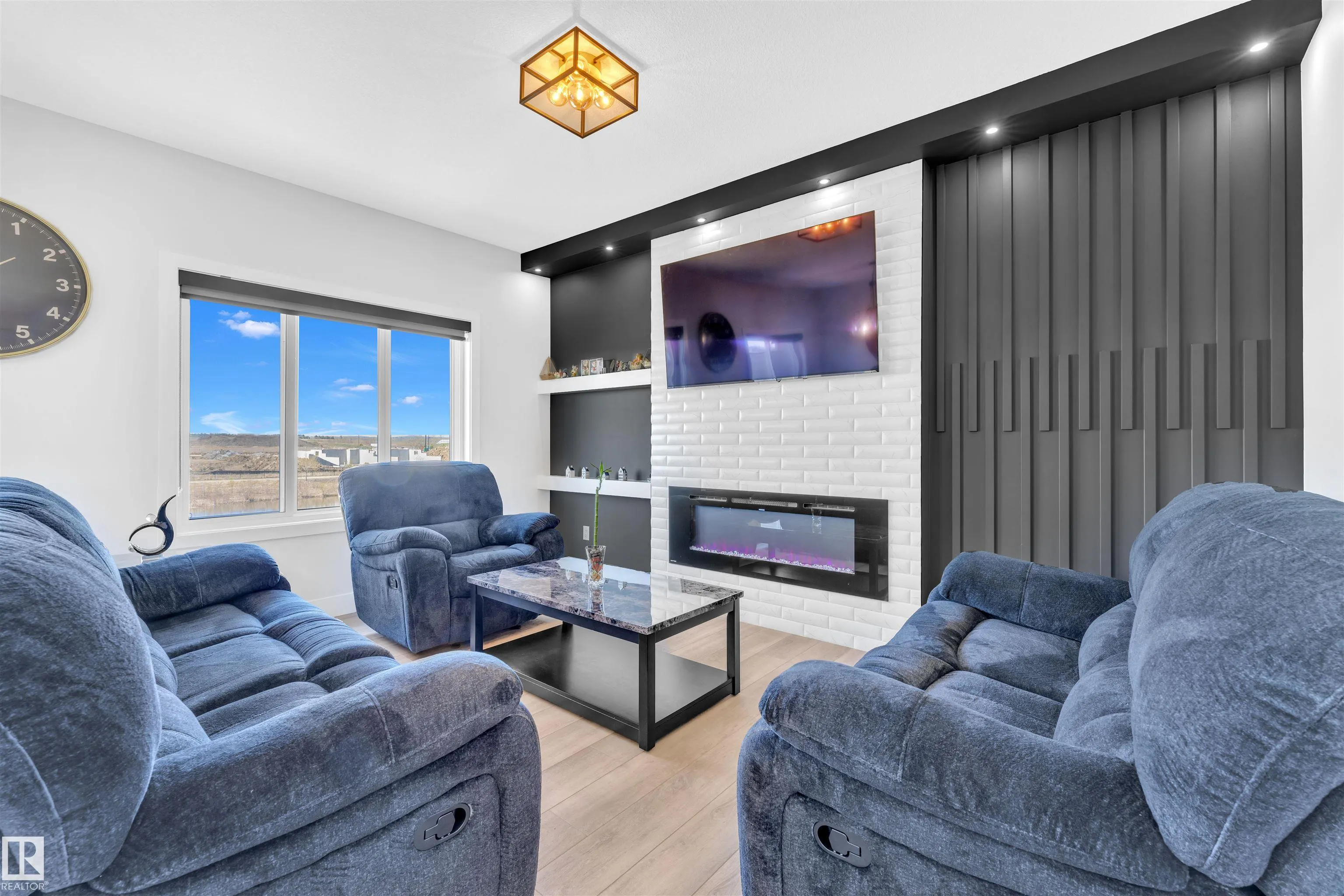 52 AMBERLEY Bay