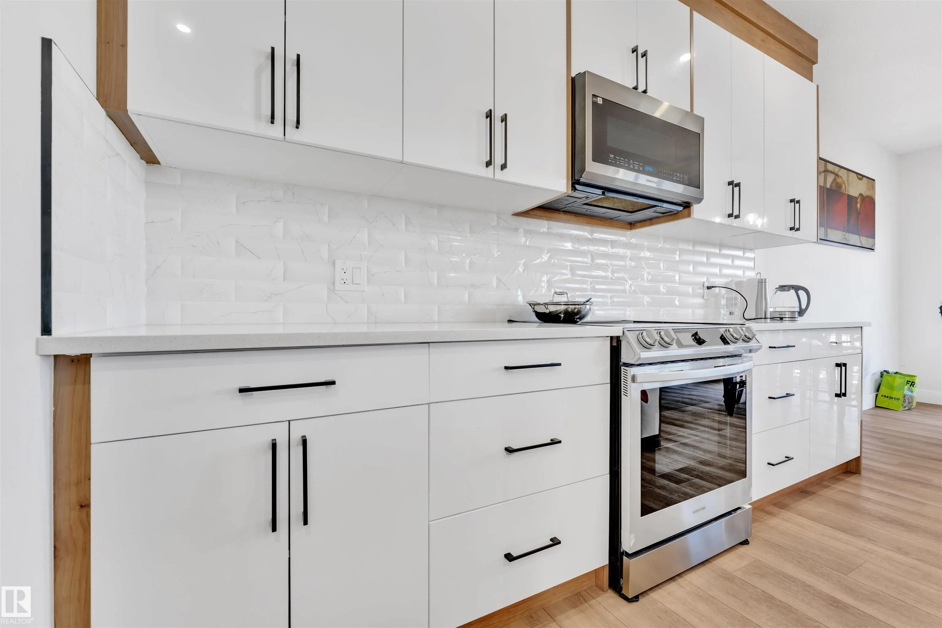 52 AMBERLEY Bay