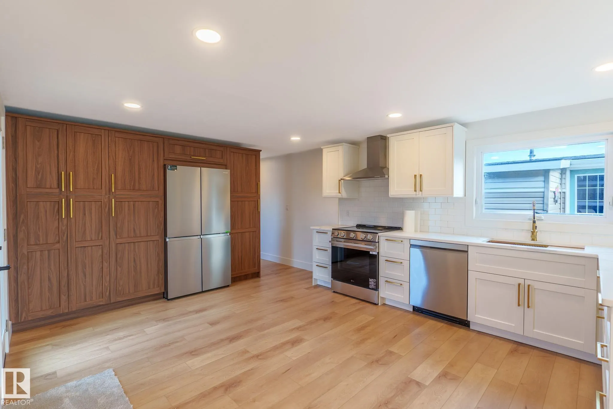 1431 Lakewood Cres