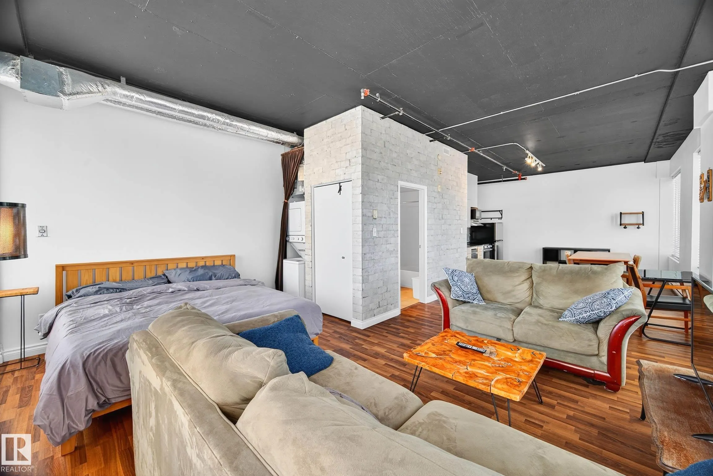 10024 JASPER Avenue