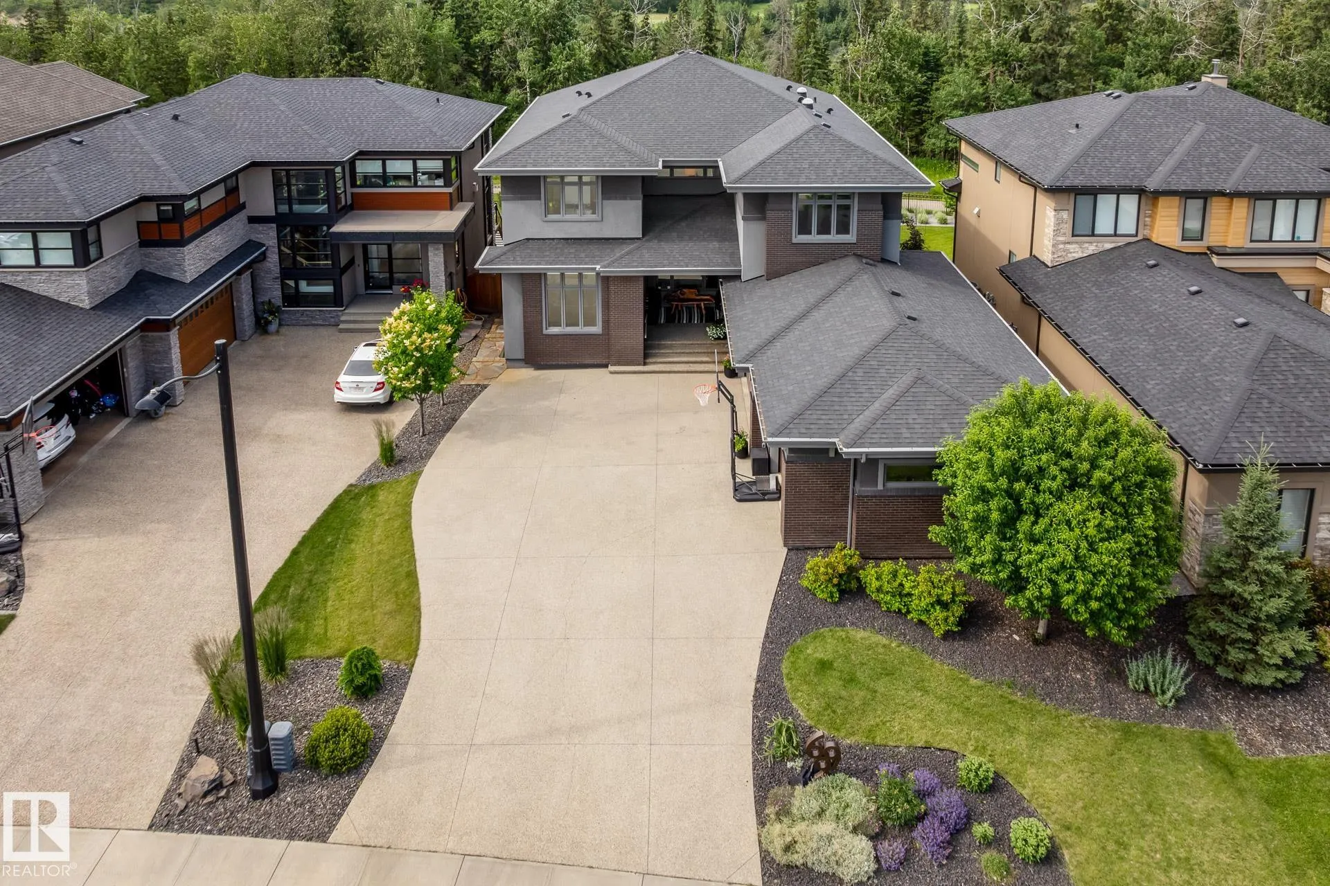 699 HOWATT Drive