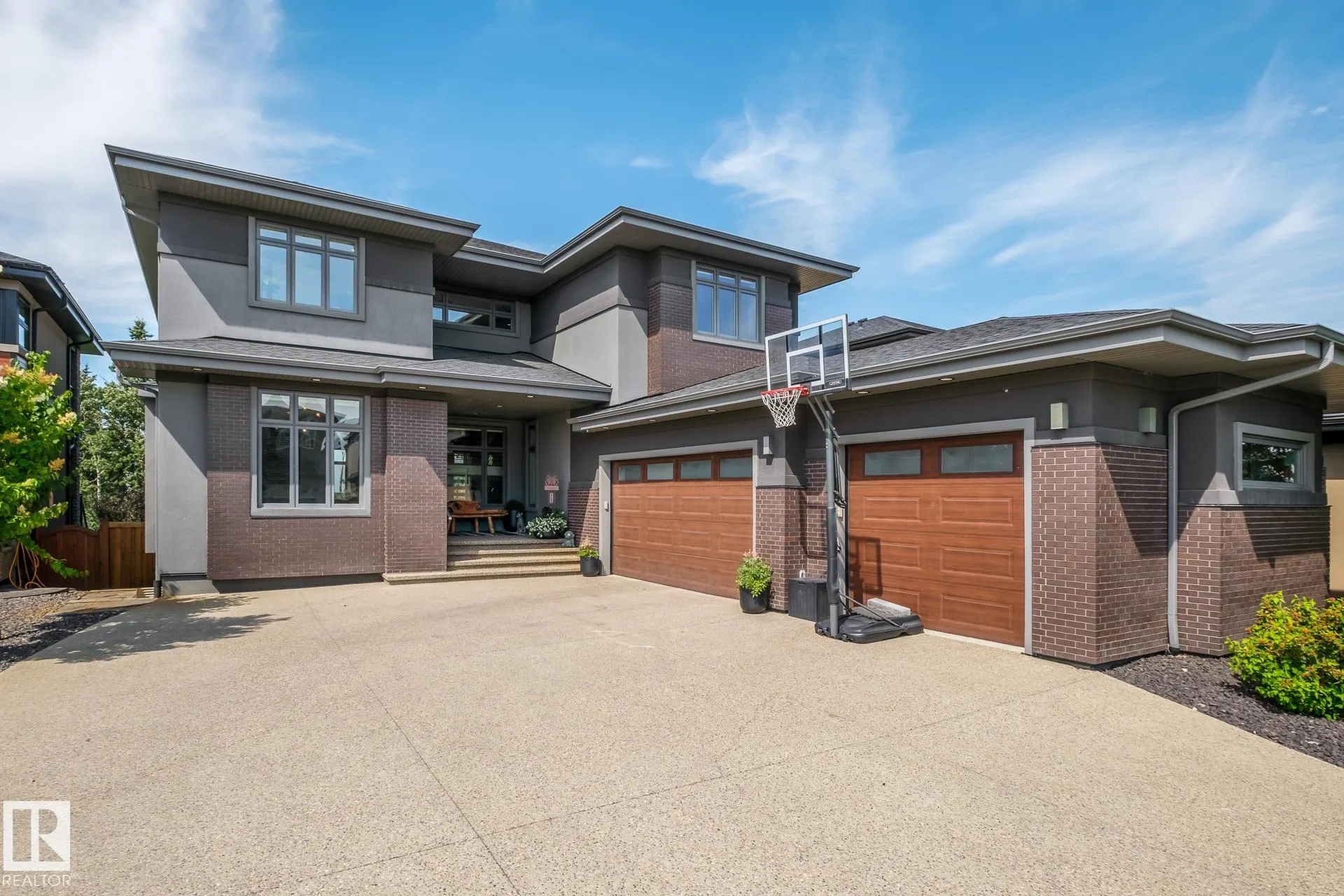 699 HOWATT Drive