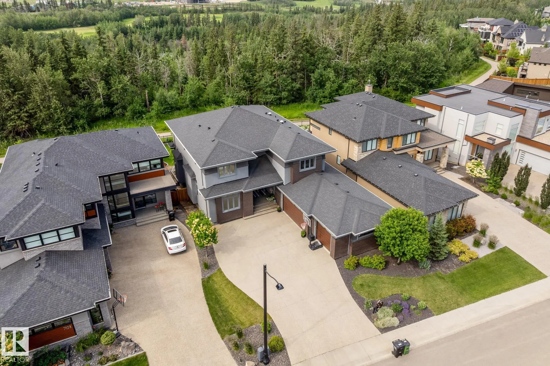 699 HOWATT Drive