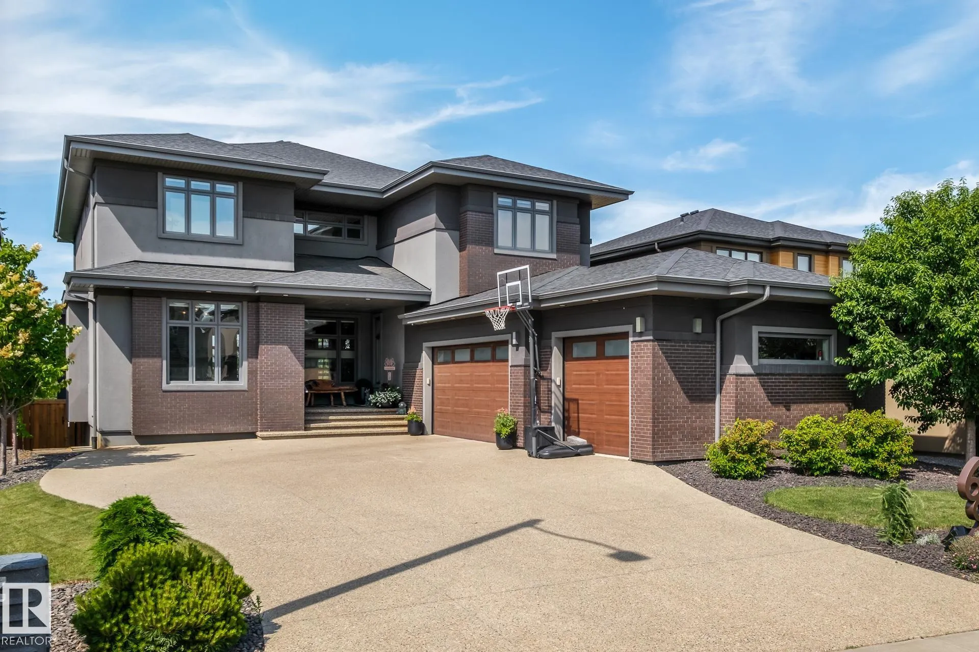 699 HOWATT Drive