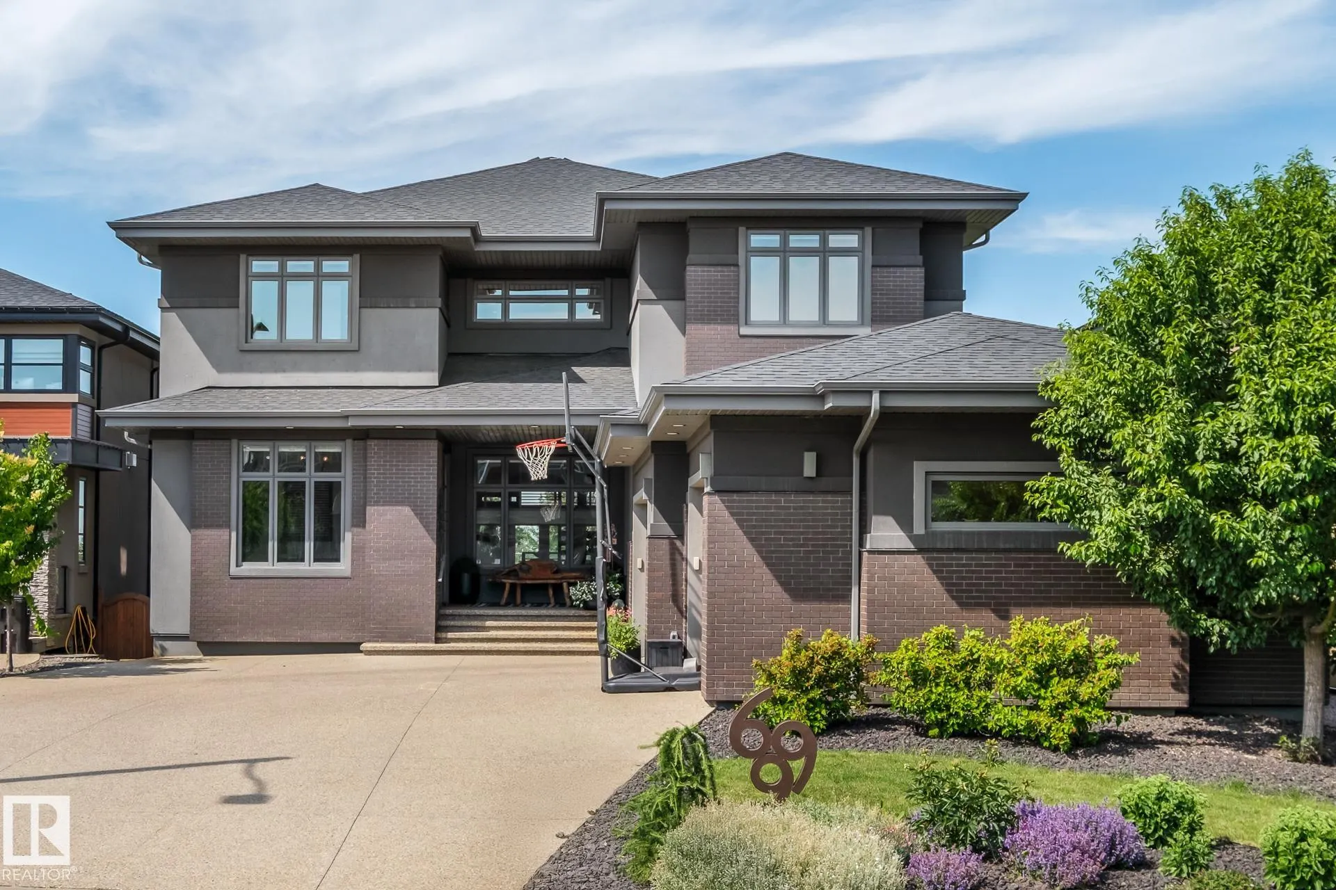 699 HOWATT Drive
