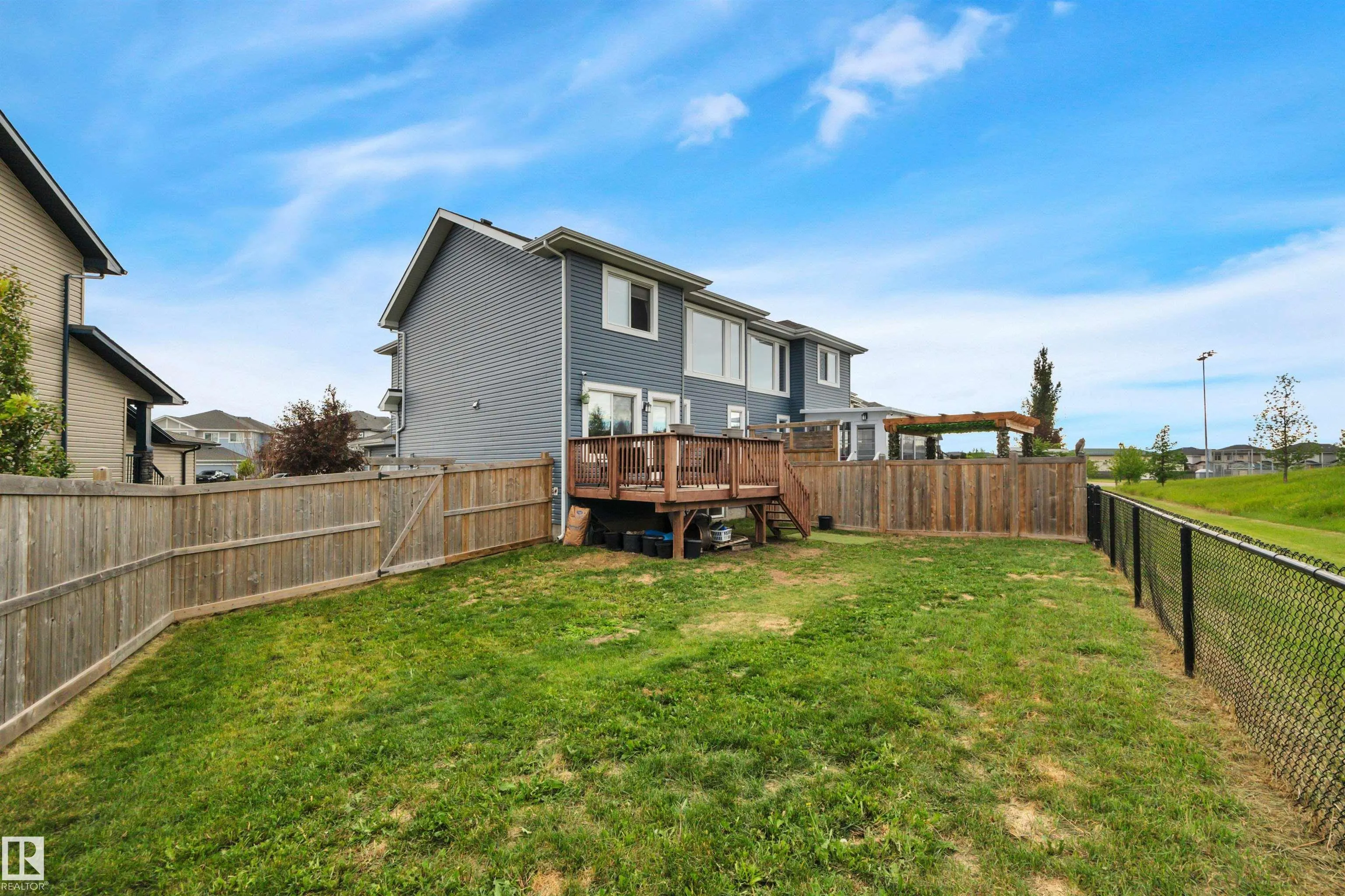 14 ROLSTON Close