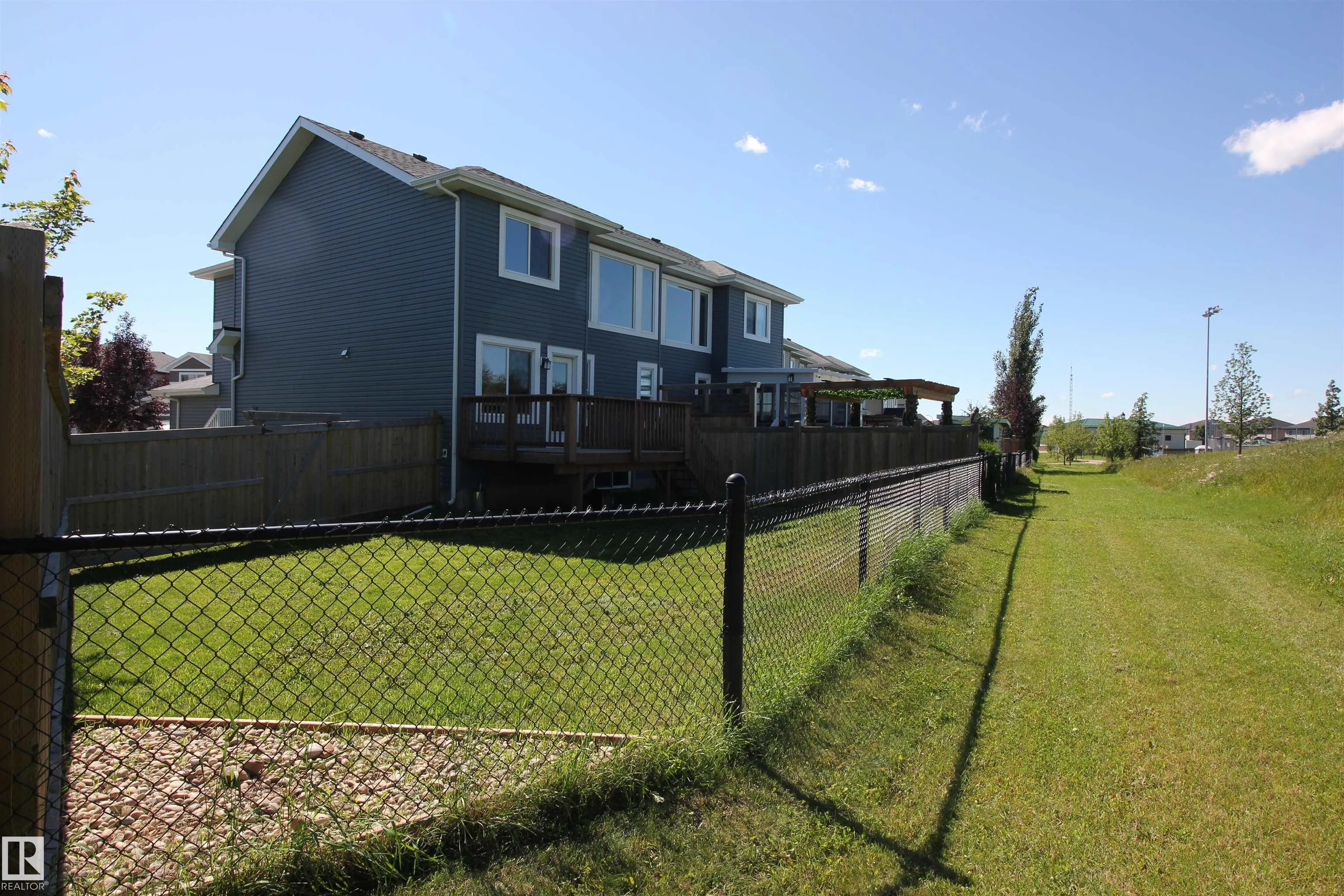 14 ROLSTON Close