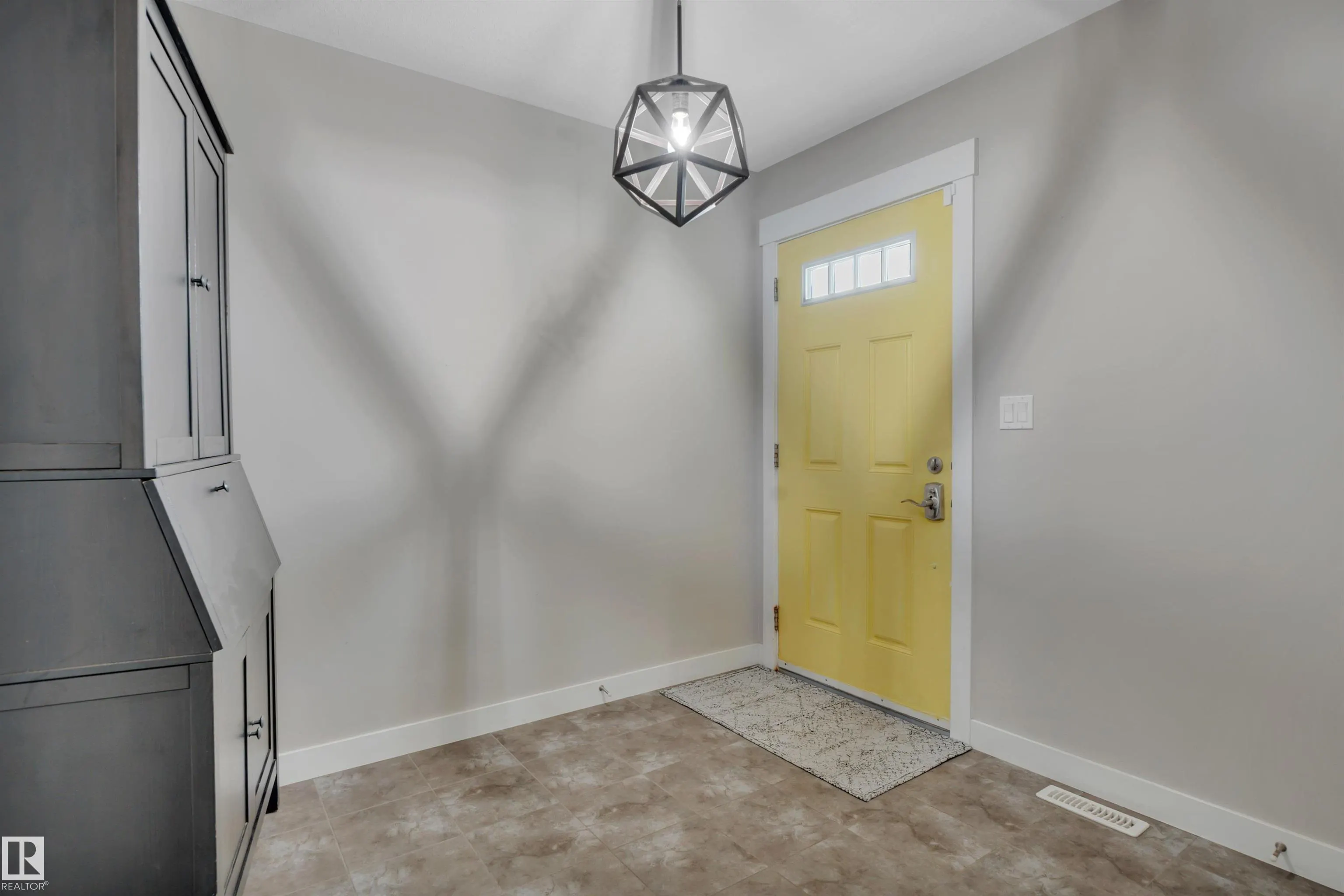 14 ROLSTON Close