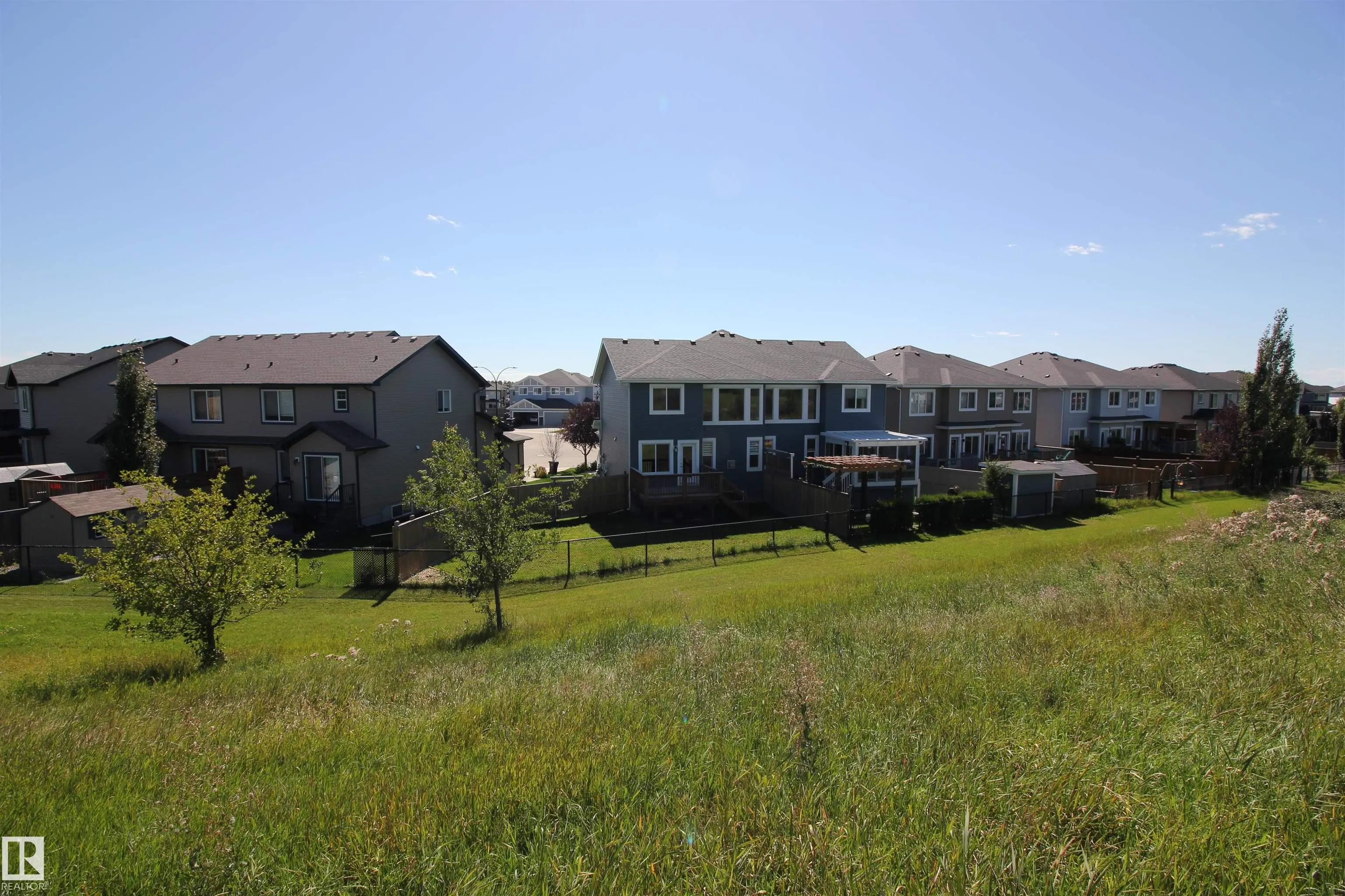 14 ROLSTON Close