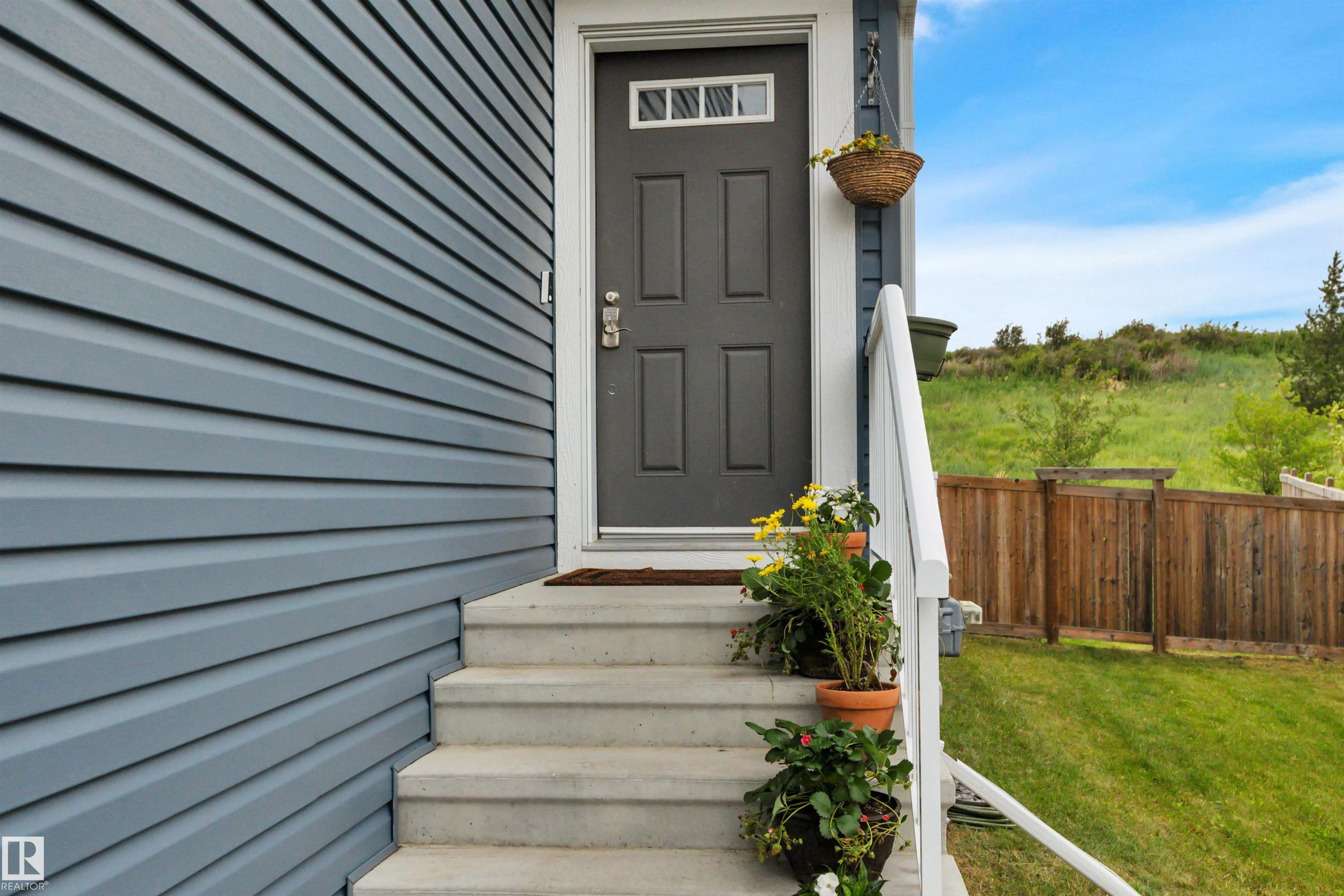14 ROLSTON Close