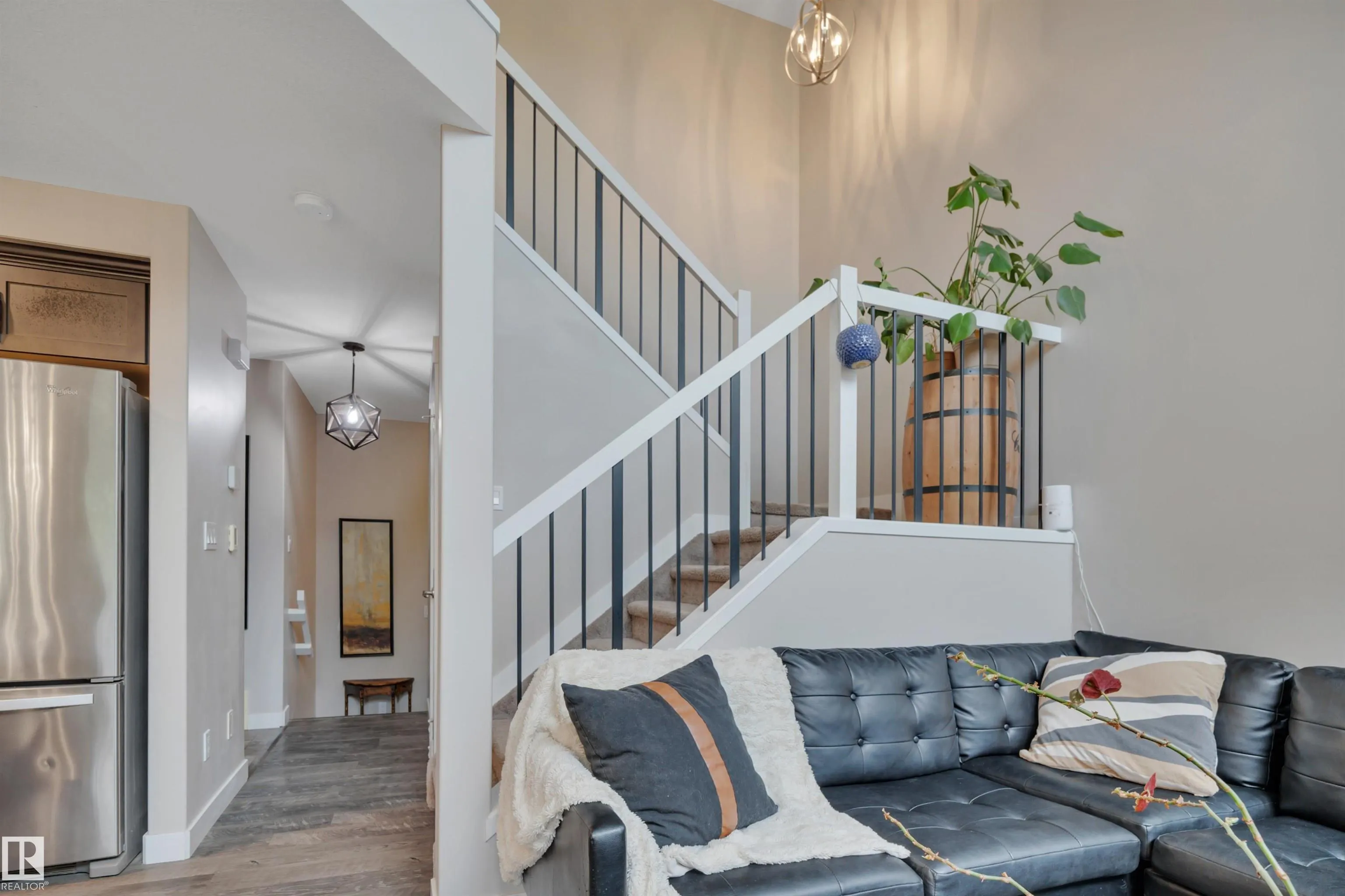 14 ROLSTON Close