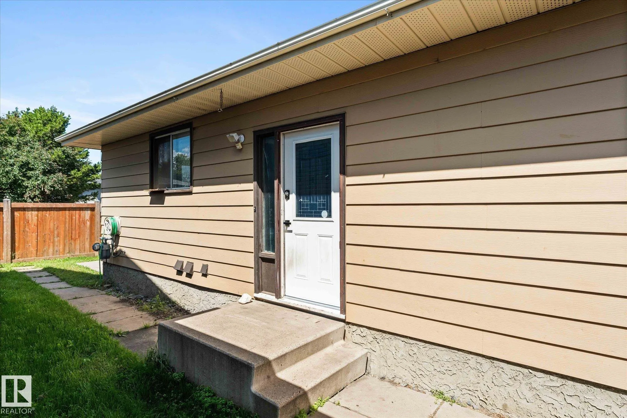 33 Westglen Crescent