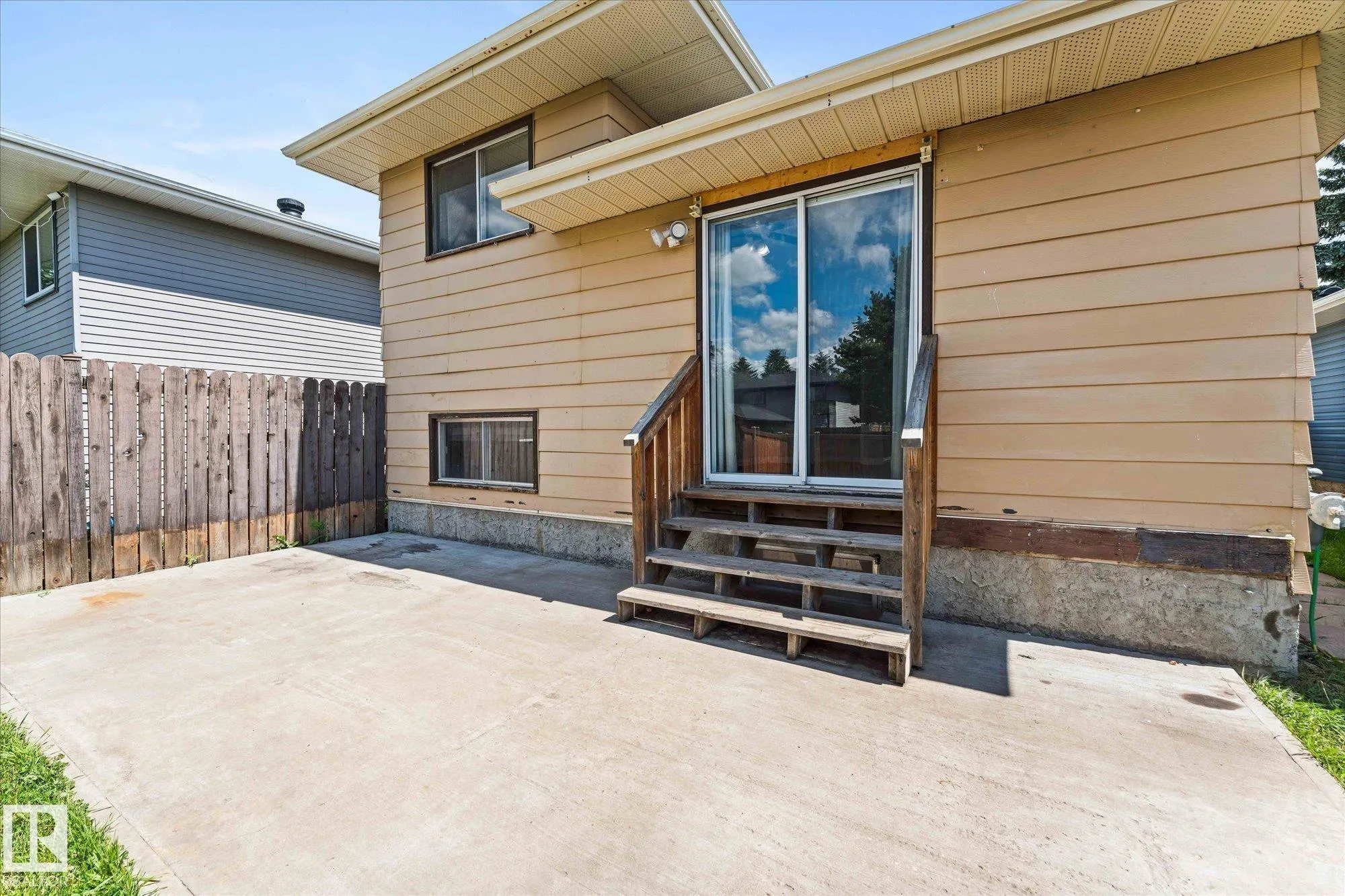 33 Westglen Crescent